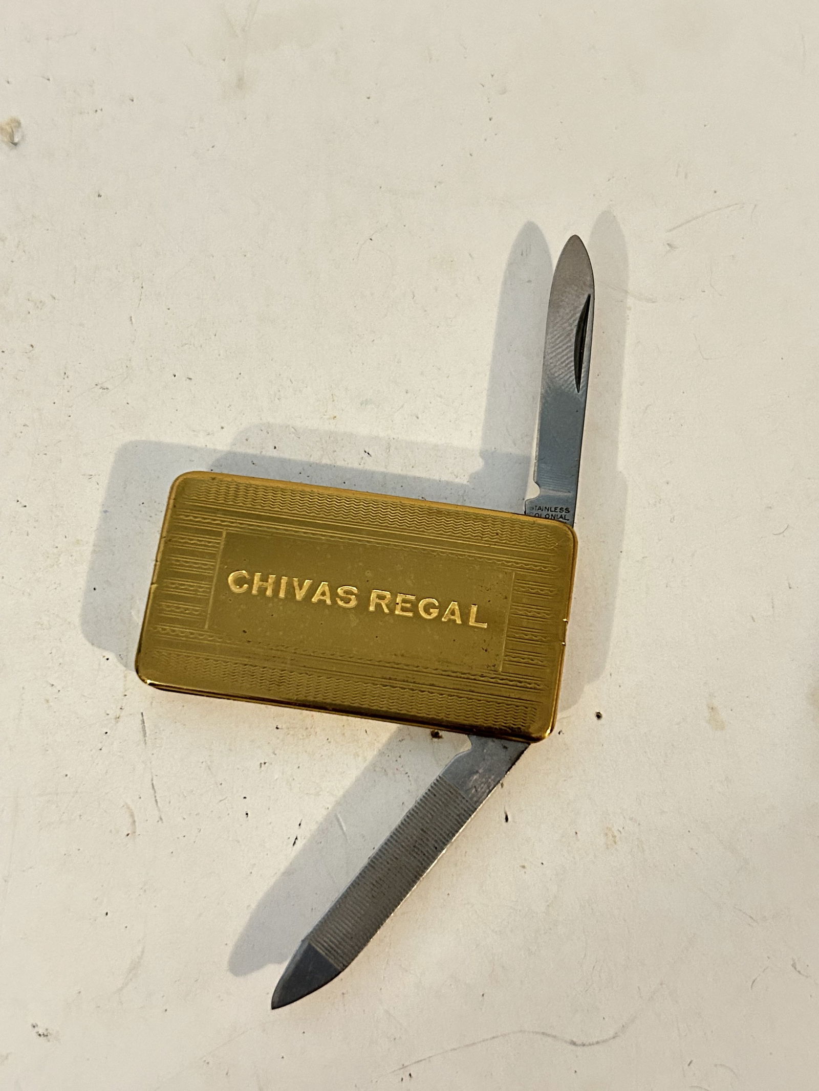 vintage colonial goldtone clipon knife CHIVAS REGAL (1 of 3)