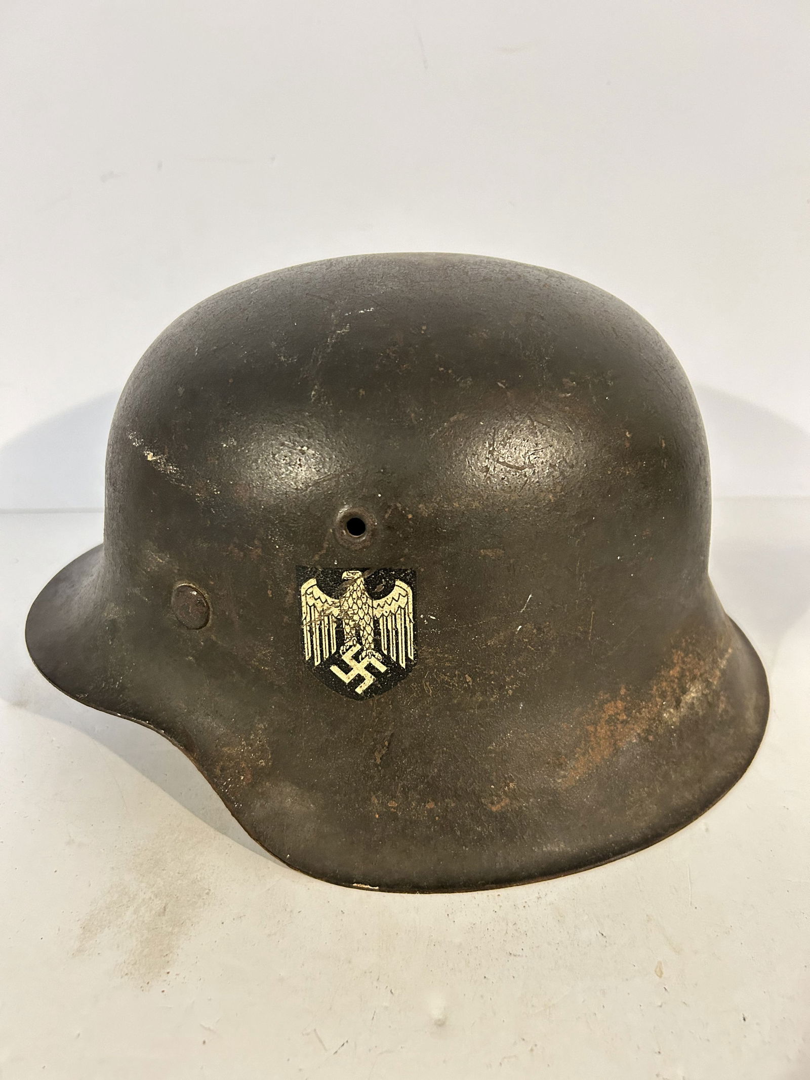 Original ww2 german helmet green M35 US chin straps (1 of 7)