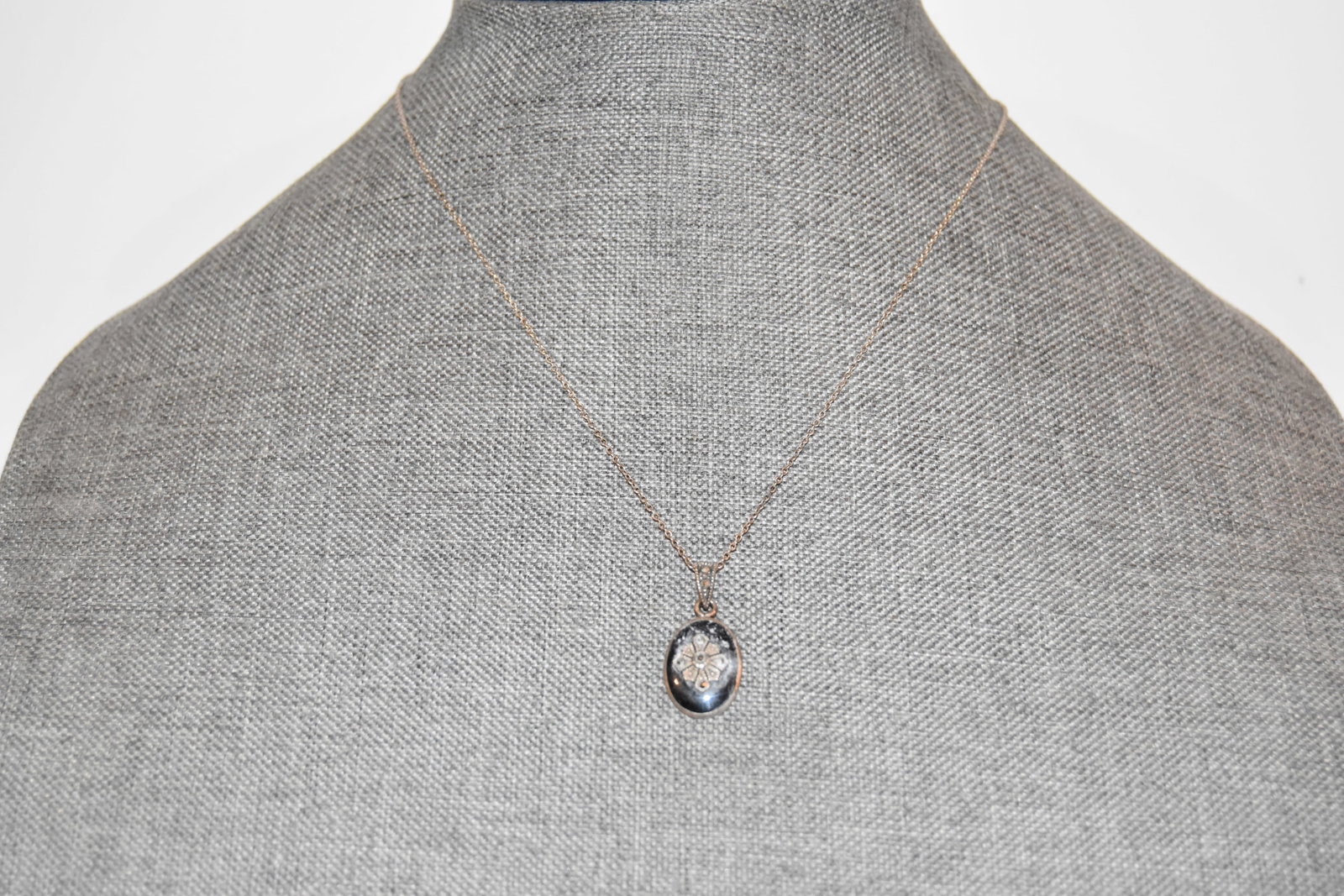 Vintage Sterling Silver onyz marcasite Necklace Pendant 17": Vintage Sterling Silver onyz marcasite Necklace Pendant 17" Please view all photos as they are part of the description and condition of this Item, Feel free to contact me with questions or picture req
