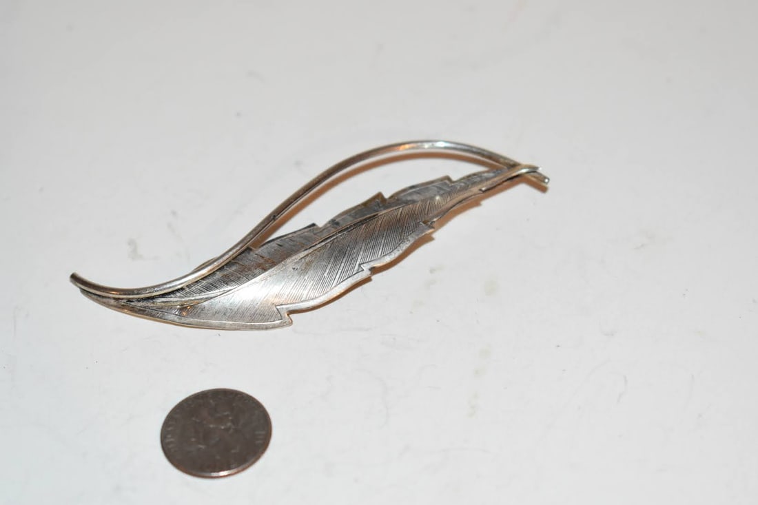 Vintage Sterling Silver Leaf Beau Brooch (1 of 4)