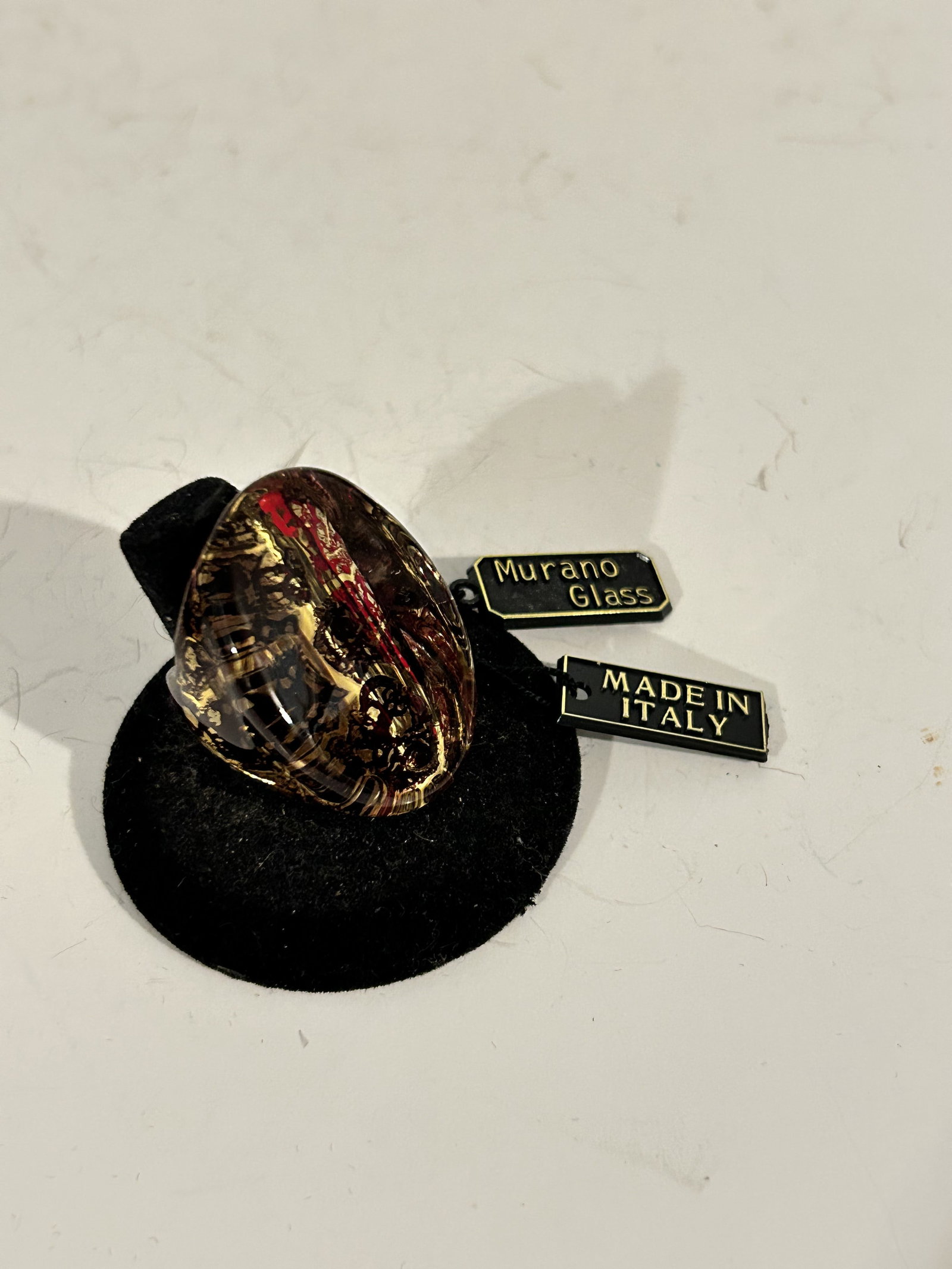 Murano Glass Milor Italy Red Ring sz 9: Murano Glass Milor Italy Red Ring sz 9 Please view all photos as they are part of the description and condition of this Item, Feel free to contact me with questions or picture requests! Used Item AS I