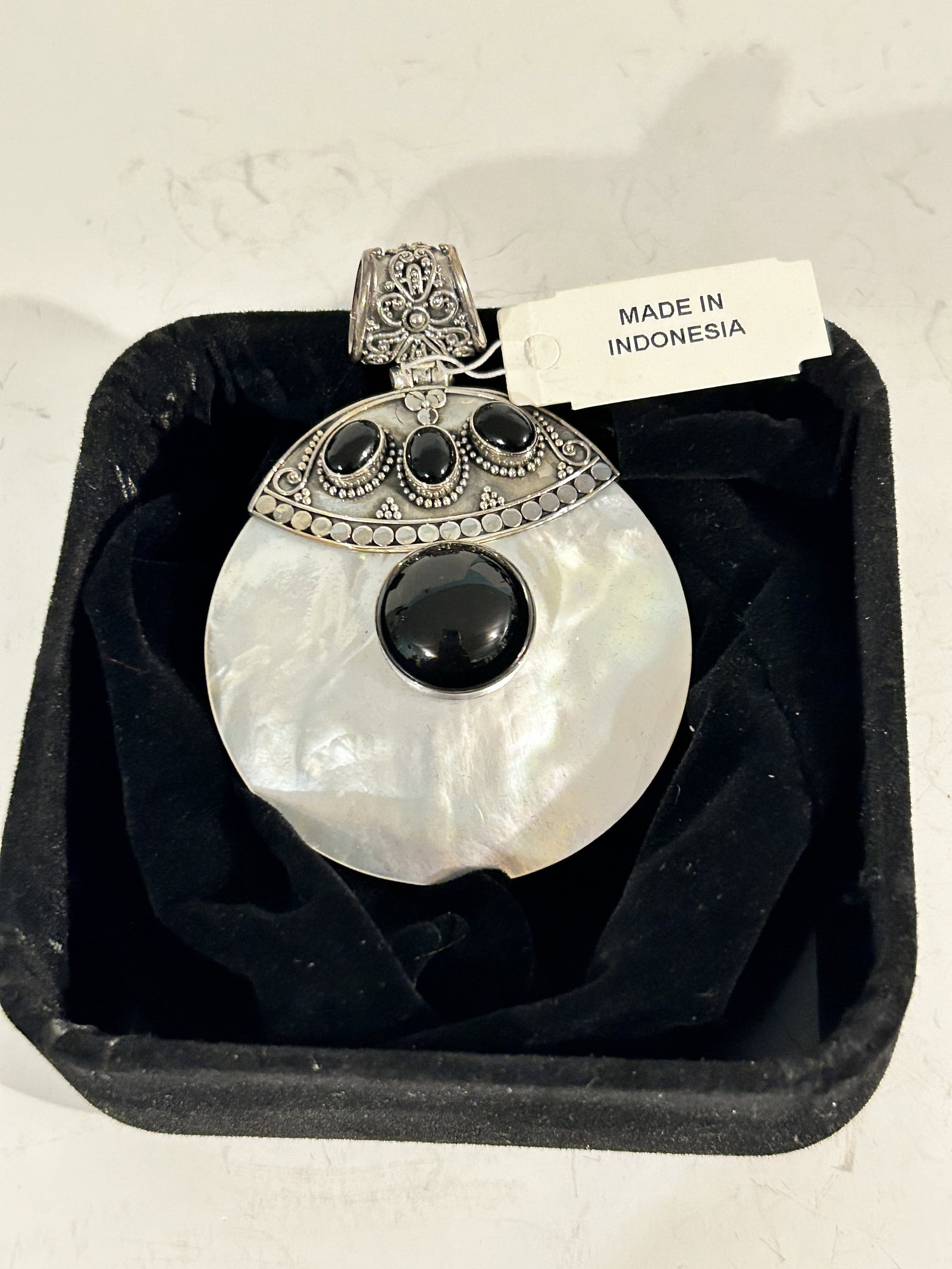 Vintage MERAN Sterling Silver Mother of Pearl Black Onyx Pendant: Vintage MERAN Sterling Silver Mother of Pearl Black Onyx Pendant Please view all photos as they are part of the description and condition of this Item, Feel free to contact me with questions or pictur