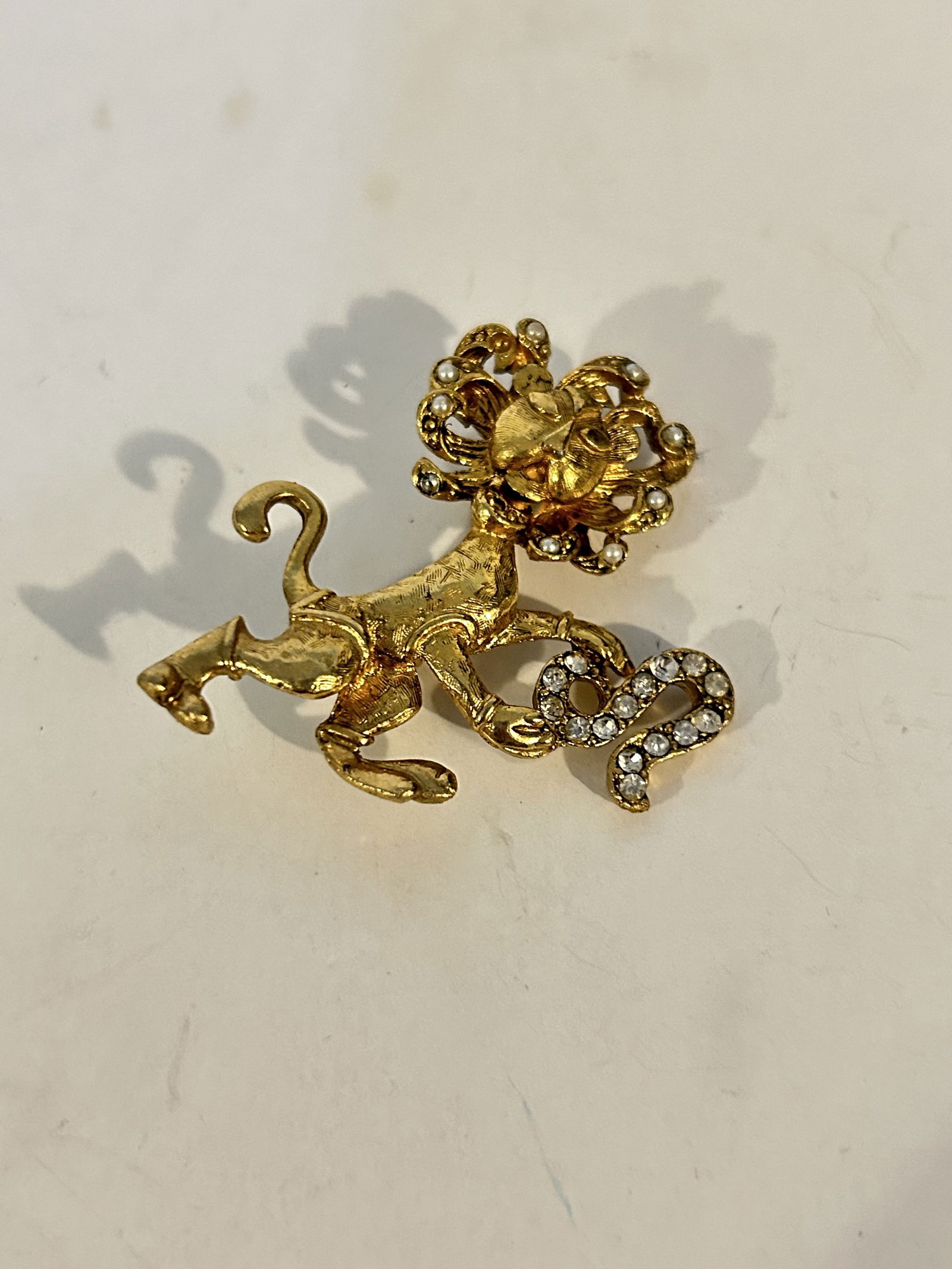 Vintage gold tone cat Brooch (1 of 4)