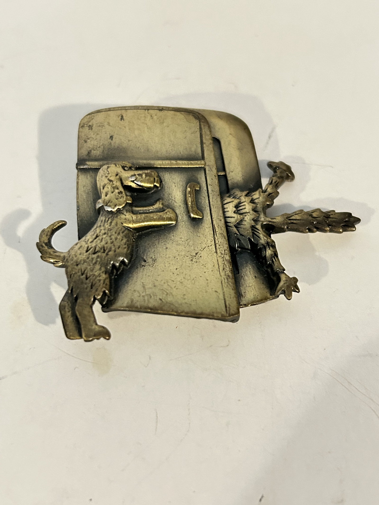 Vintage JJ Brooch Dog Closing Refrigerator Door on Cat Antiqued Gold Tone: Vintage JJ Brooch Dog Closing Refrigerator Door on Cat Antiqued Gold Tone Please view all photos as they are part of the description and condition of this Item, Feel free to contact me with questions 