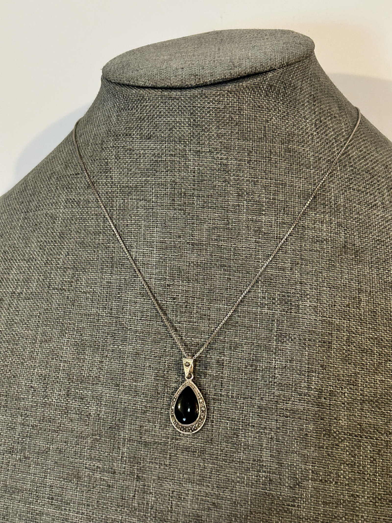 Vintage Sterling Silver onyx marcasite Necklace sz 18": Vintage Sterling Silver onyx marcasite Necklace sz 18" Please view all photos as they are part of the description and condition of this Item, Feel free to contact me with questions or picture requests