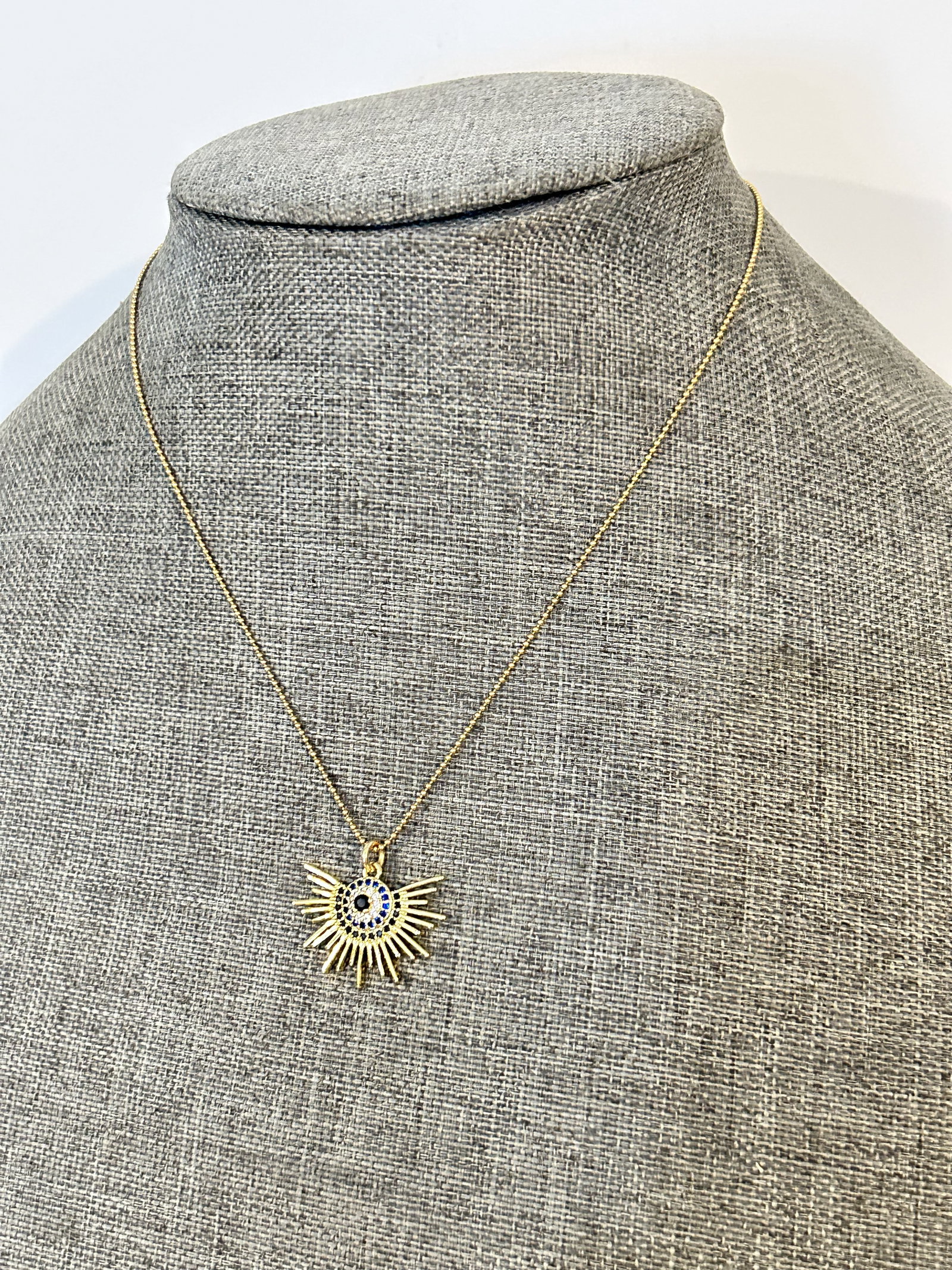 Vintage 14k gold filled pendant Necklace size 16": Vintage 14k gold filled pendant Necklace size 16" Please view all photos as they are part of the description and condition of this Item, Feel free to contact me with questions or picture requests! Use
