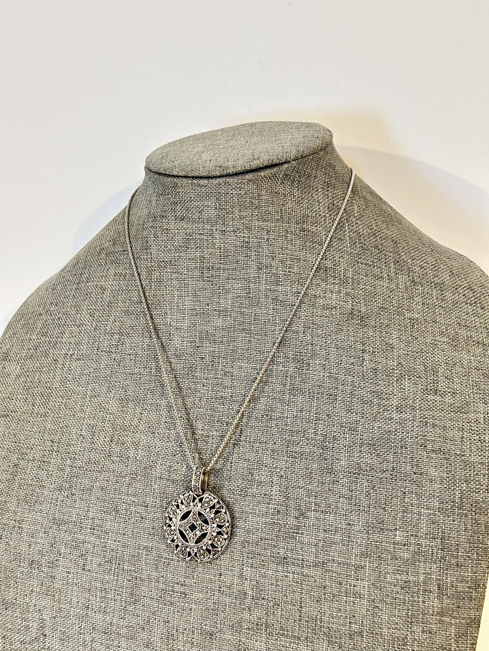 Vintage Sterling Silver marcasite pendant Necklace sz 18": Vintage Sterling Silver marcasite pendant Necklace sz 18" Please view all photos as they are part of the description and condition of this Item, Feel free to contact me with questions or picture reque