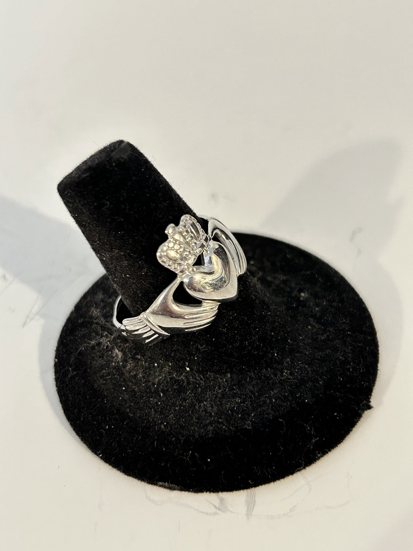 Vintage T.J.H Ireland Sterling Silver Claddagh Heart Ring sz 9.5 (1 of 5)