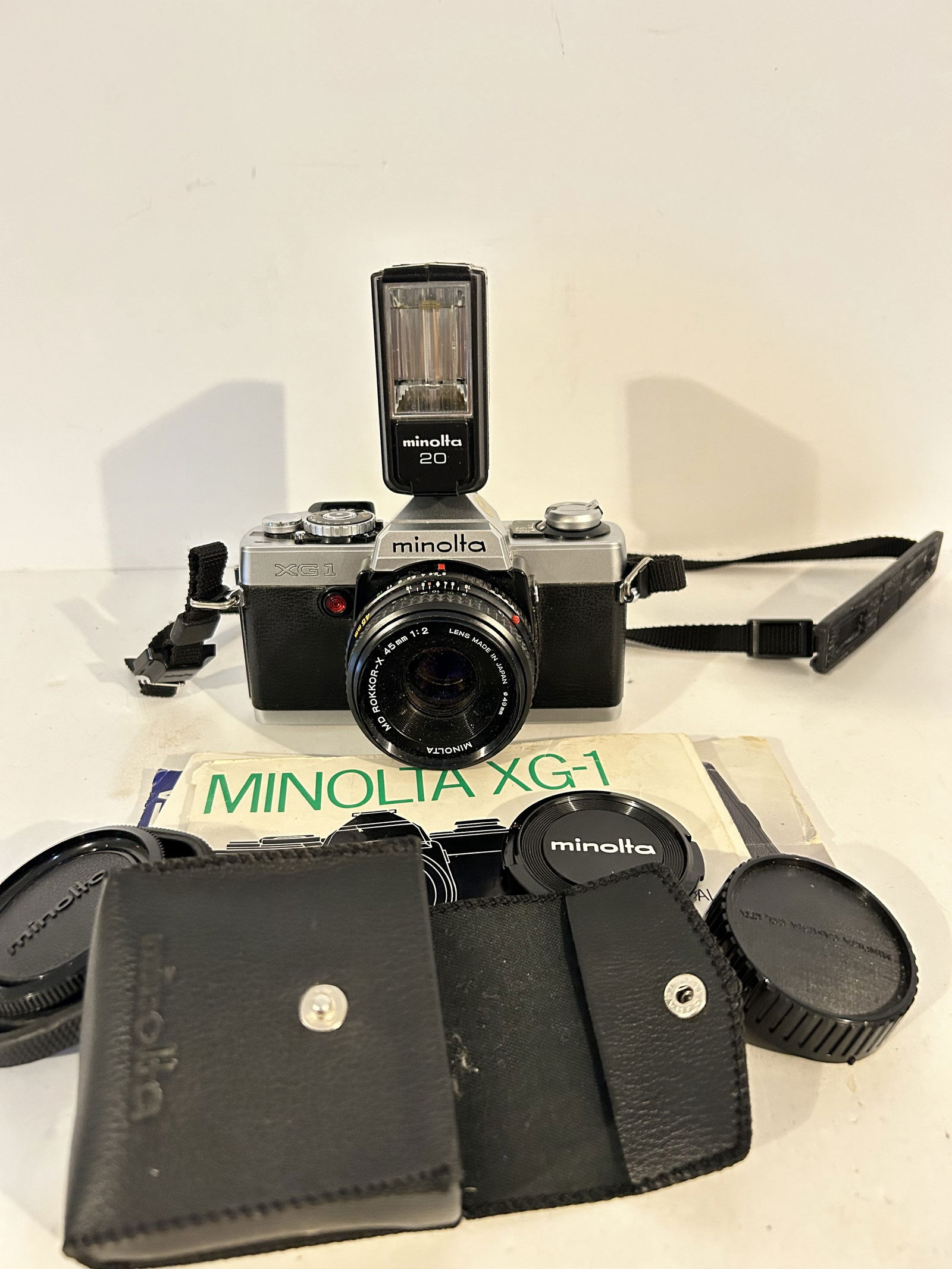 MINOLTA XG-1 35mm SLR Film CAMERA w 45mm Lens VTG Great Condition (1 of 6)