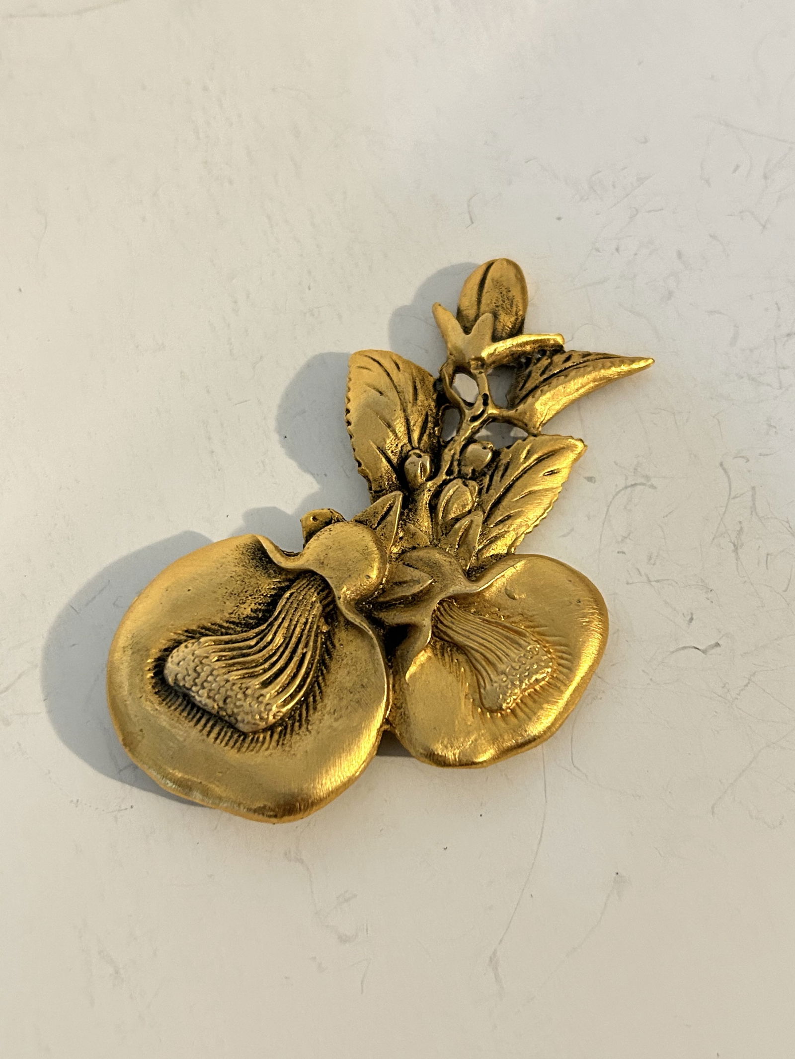 Vintage brass floral flower Brooch 3 1/2" (1 of 6)