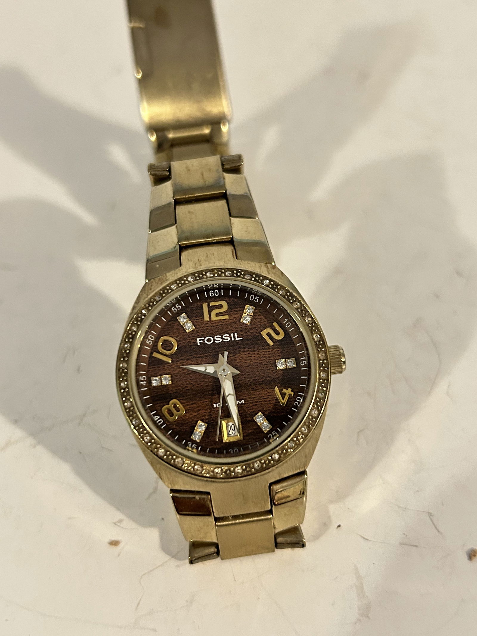 fossil 10 atm watch brown dial rhinestones works: fossil 10 atm watch brown dial rhinestones works Please view all photos as they are part of the description and condition of this Item, Feel free to contact me with questions or picture requests! Used
