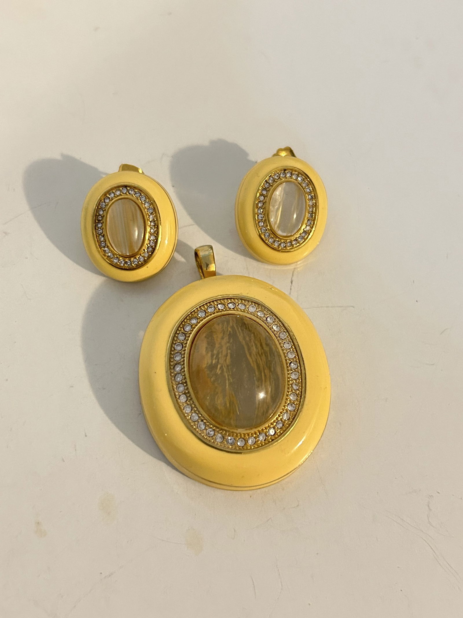 Vintage high quality old yellow enamel Pendant & Earrings nice (1 of 6)