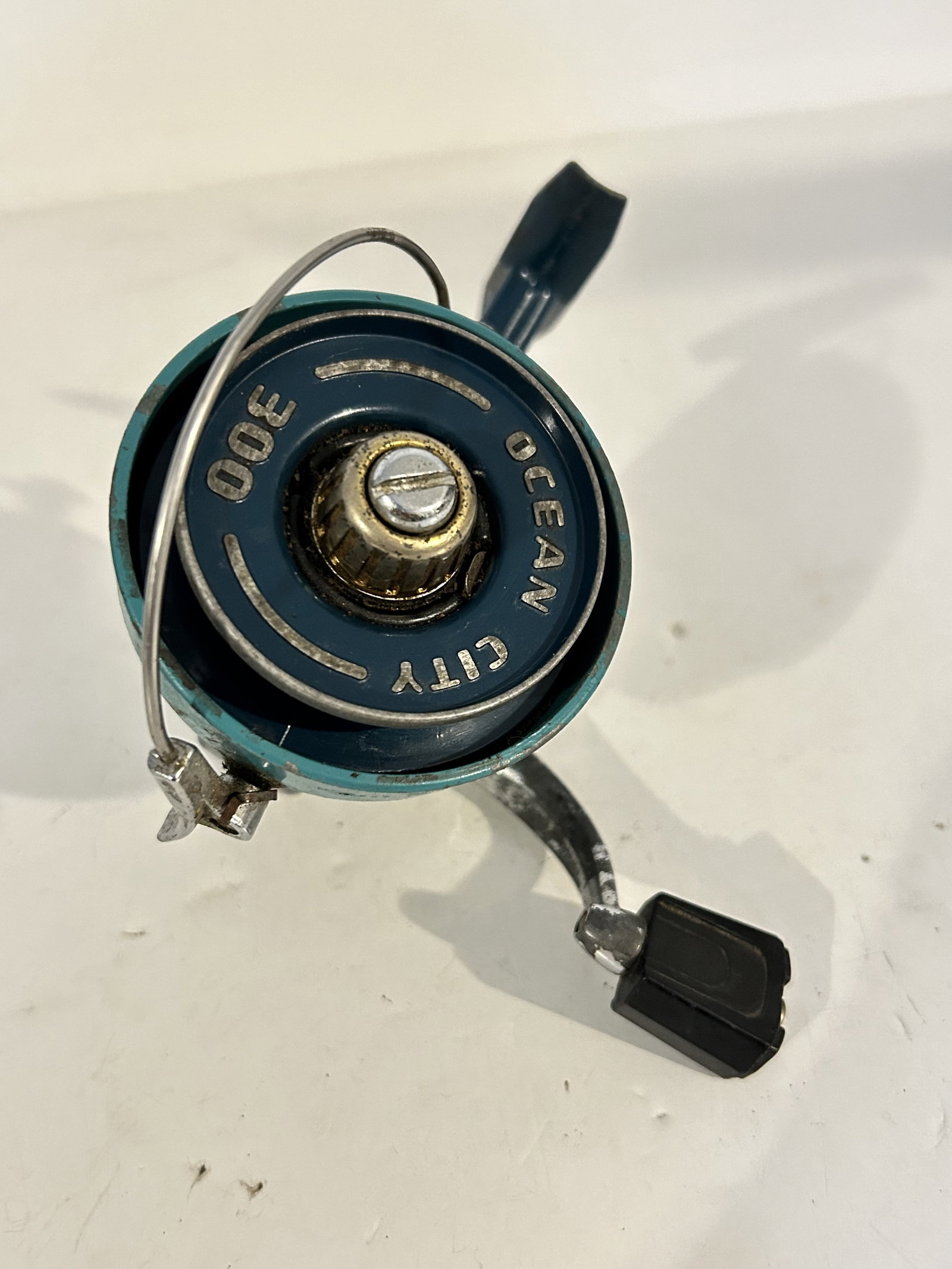 Vintage 1950's Ocean City 300 Spinning Fishing Reel: Vintage 1950's Ocean City 300 Spinning Fishing Reel Please view all photos as they are part of the description and condition of this Item, Feel free to contact me with questions or picture requests! U