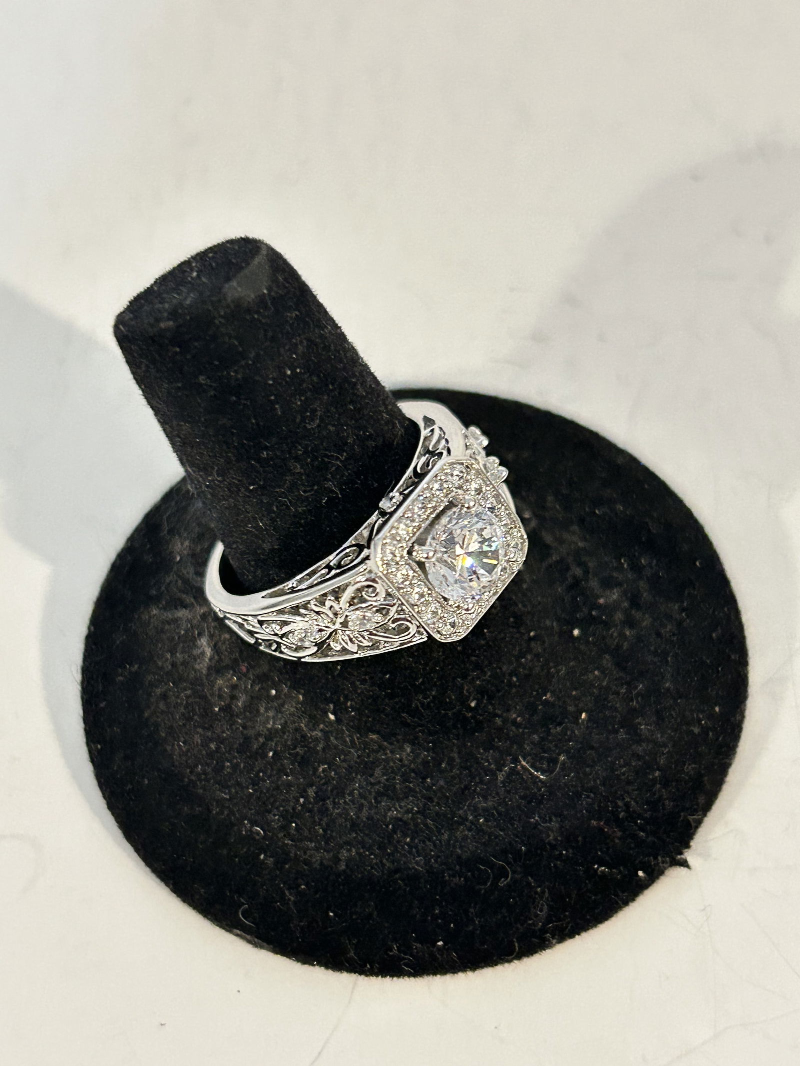 Vintage Sterling Silver CZ filigree Ring sz 8 (1 of 5)