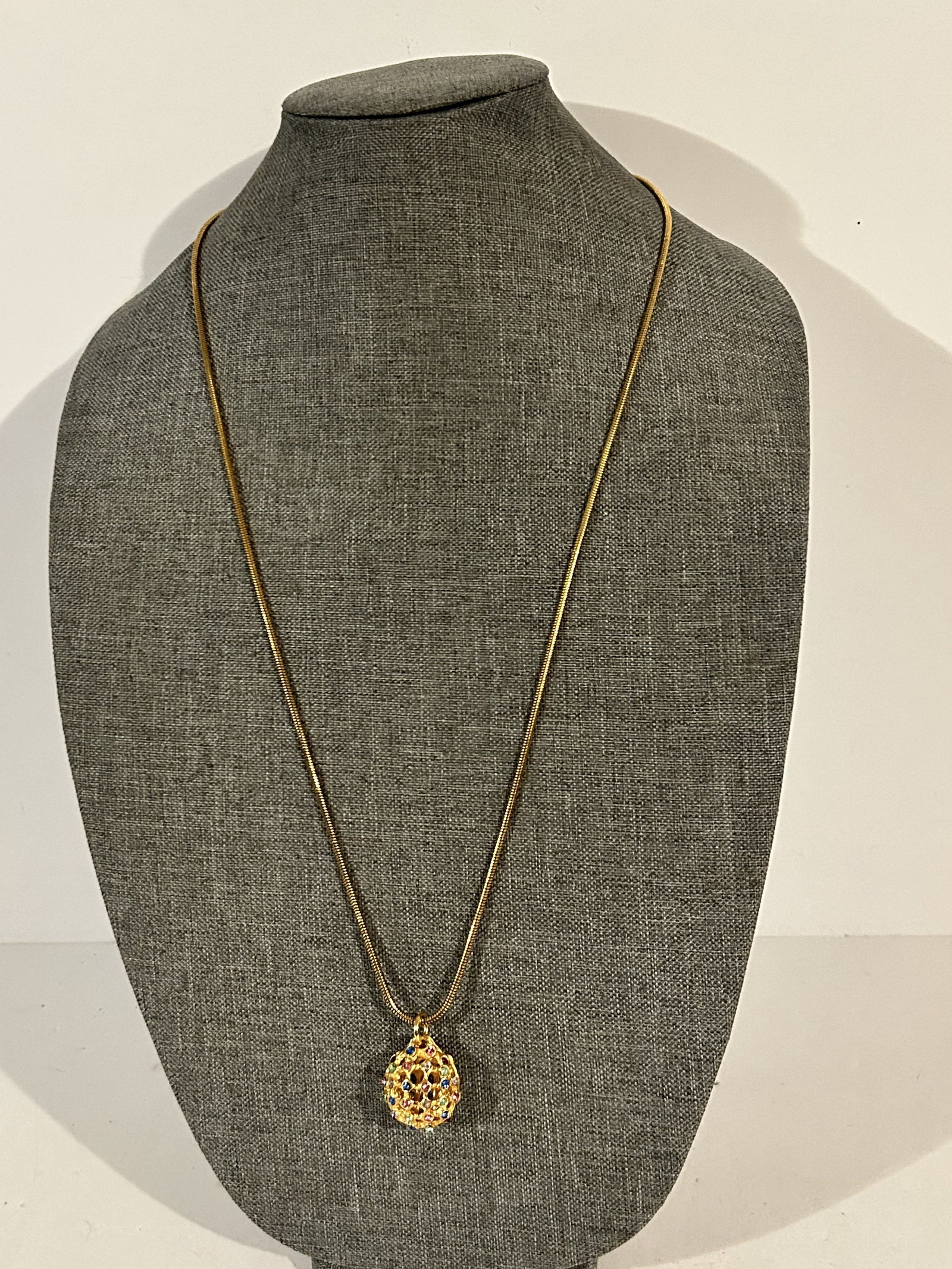 vintage jane designs necklace 30": vintage jane designs necklace 30" Please view all photos as they are part of the description and condition of this Item, Feel free to contact me with questions or picture requests! Used Item AS IS