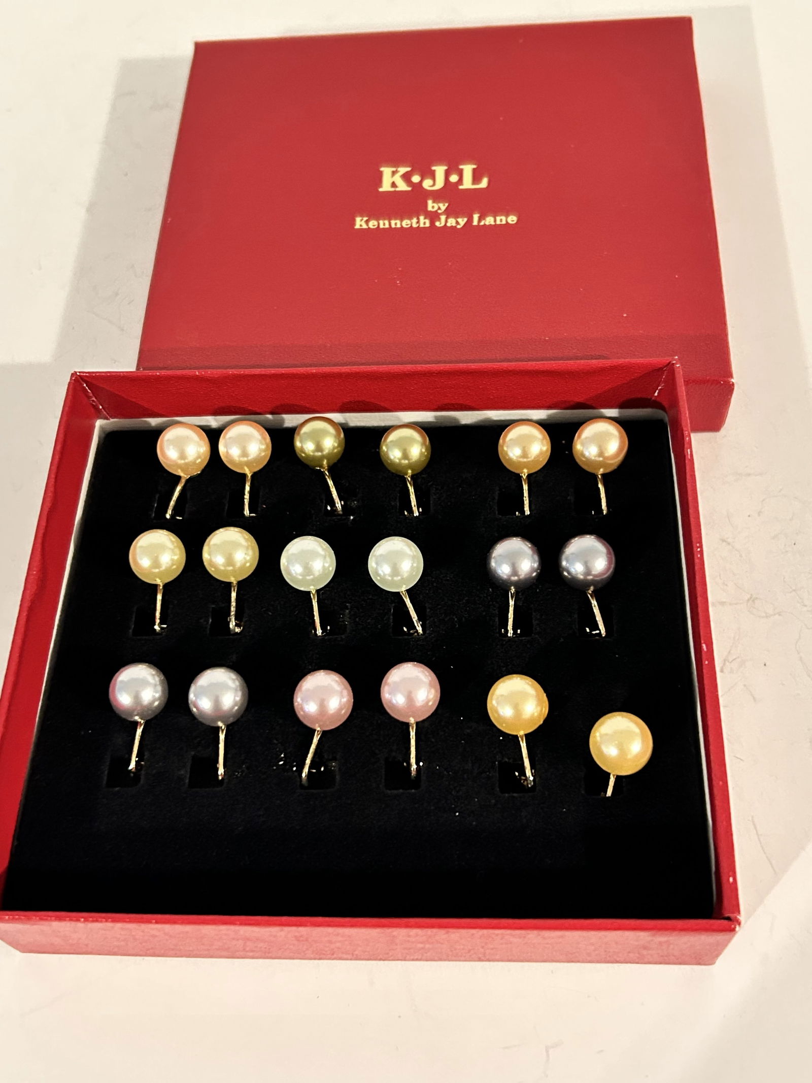 Kenneth Jay Lane 2009 Inaugural Pierced Pearl Earrings Set Of 9 new (1 of 4)