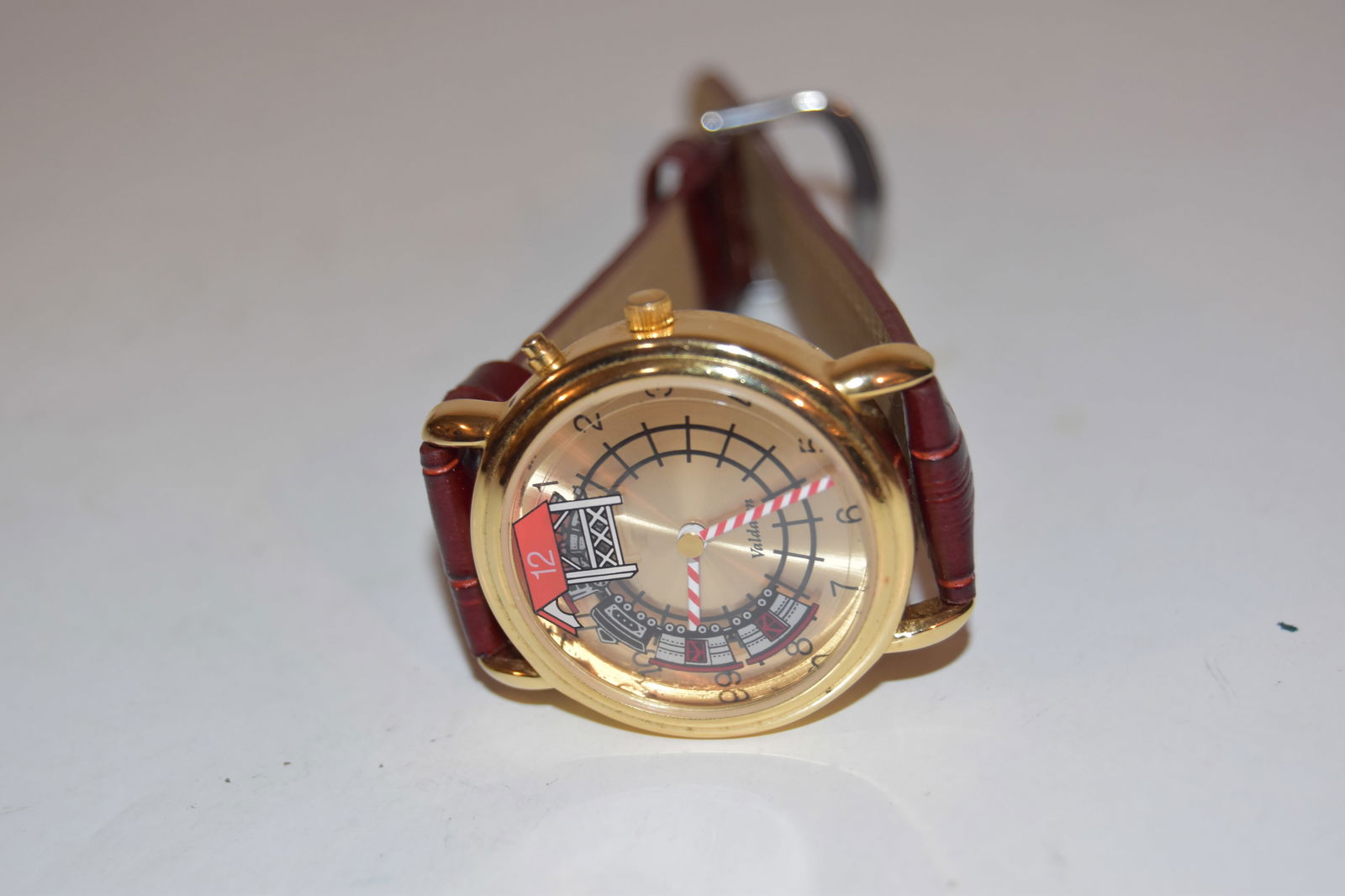 Vintage Valdawn Rail Road Train Gold Tone Watch works (1 of 4)