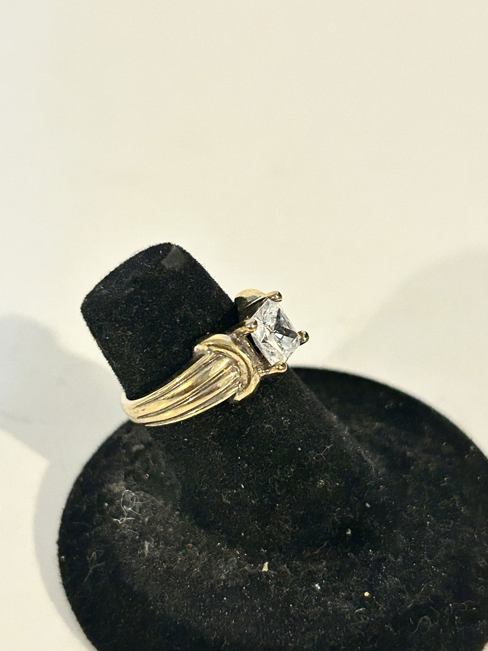 Vintage Sterling Silver CZ Ring sz 5 (1 of 5)