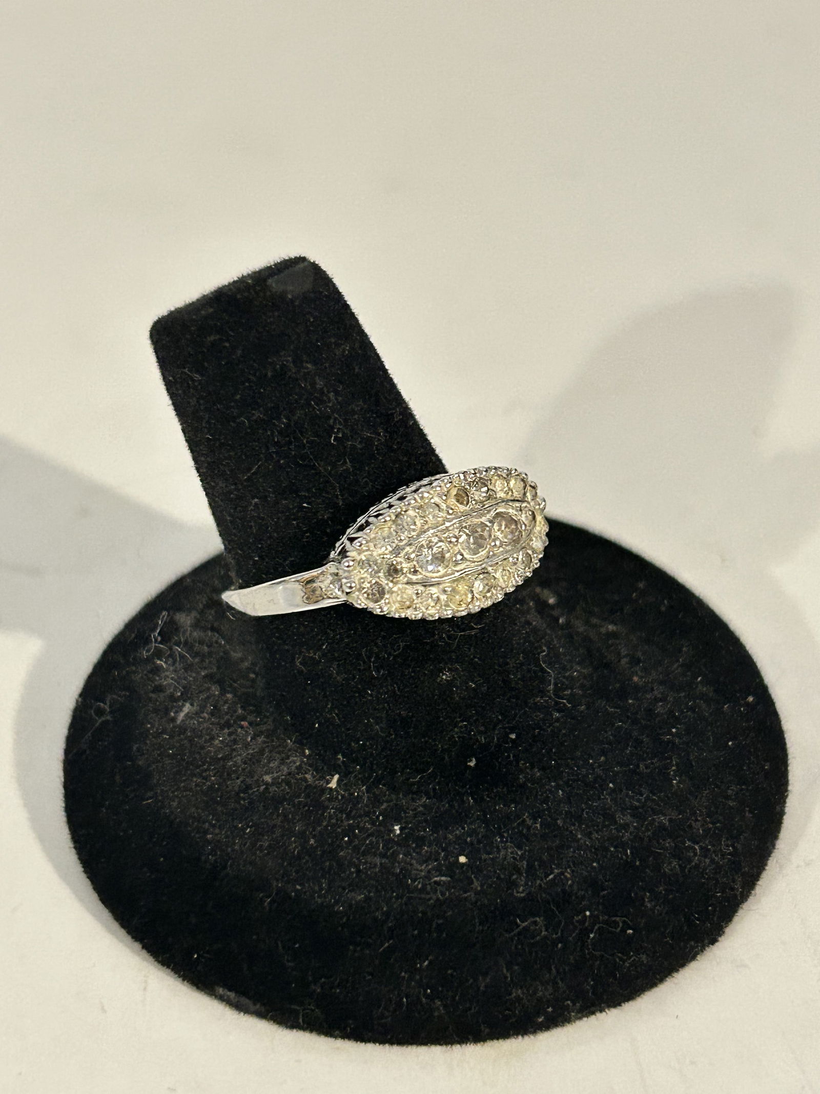 Vintage Sterling Silver rhinestone Ring sz 8 (1 of 4)