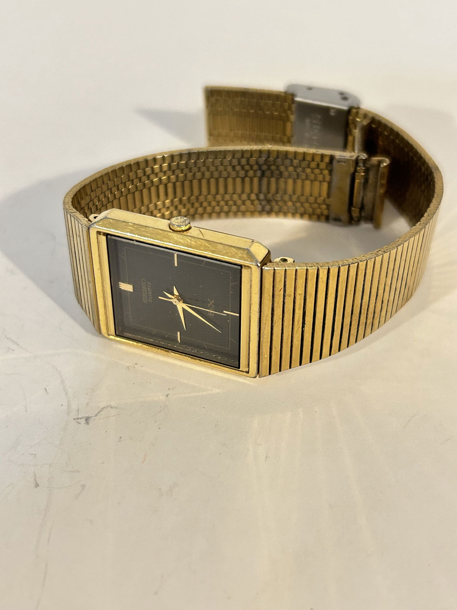 Vtg Seiko SX Men Watch 5Y31-5A8A Black Dial Gold Tone Case works great!!! (1 of 4)