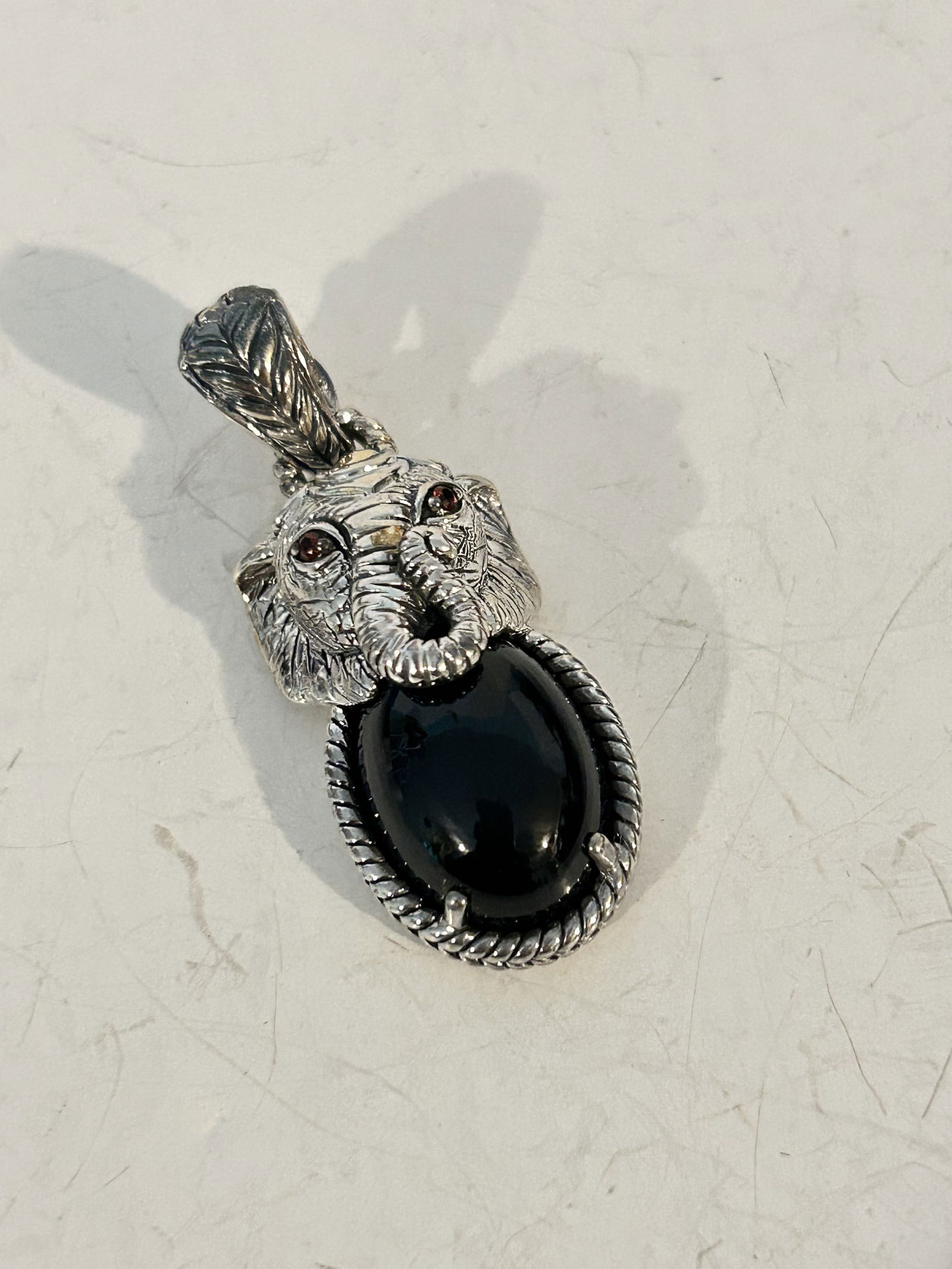 Jai John Hardy Sterling Silver 925 & 14K onyx ELEPHANT: Jai John Hardy Sterling Silver 925 & 14K onyx ELEPHANTPlease view all photos as they are part of the description and condition of this Item, Feel free to contact me with questions or picture requests!