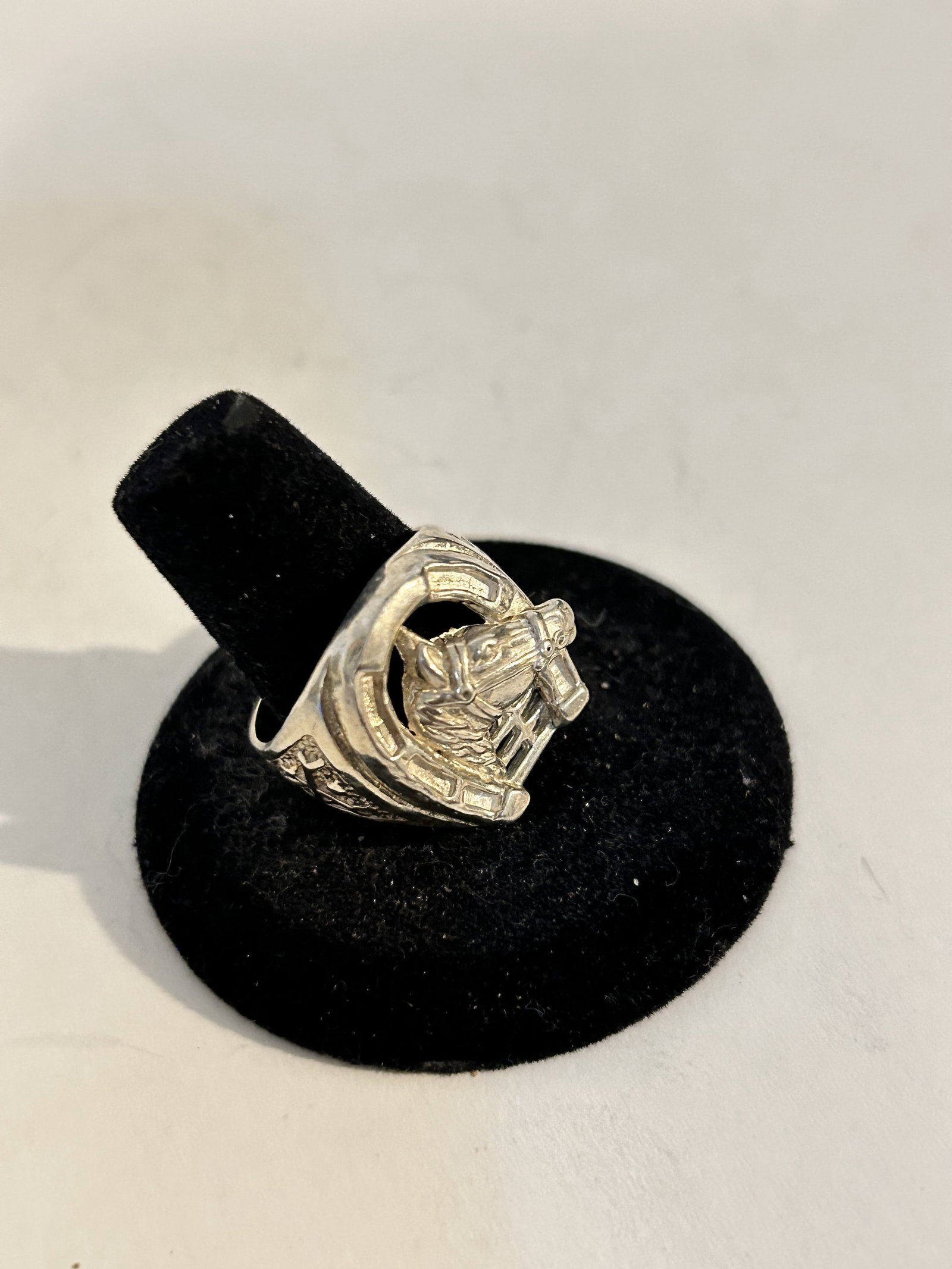 Vintage Sterling Silver horse & shoe Ring sz 10: Vintage Sterling Silver horse & shoe Ring sz 10 Please view all photos as they are part of the description and condition of this Item, Feel free to contact me with questions or picture requests! Used 