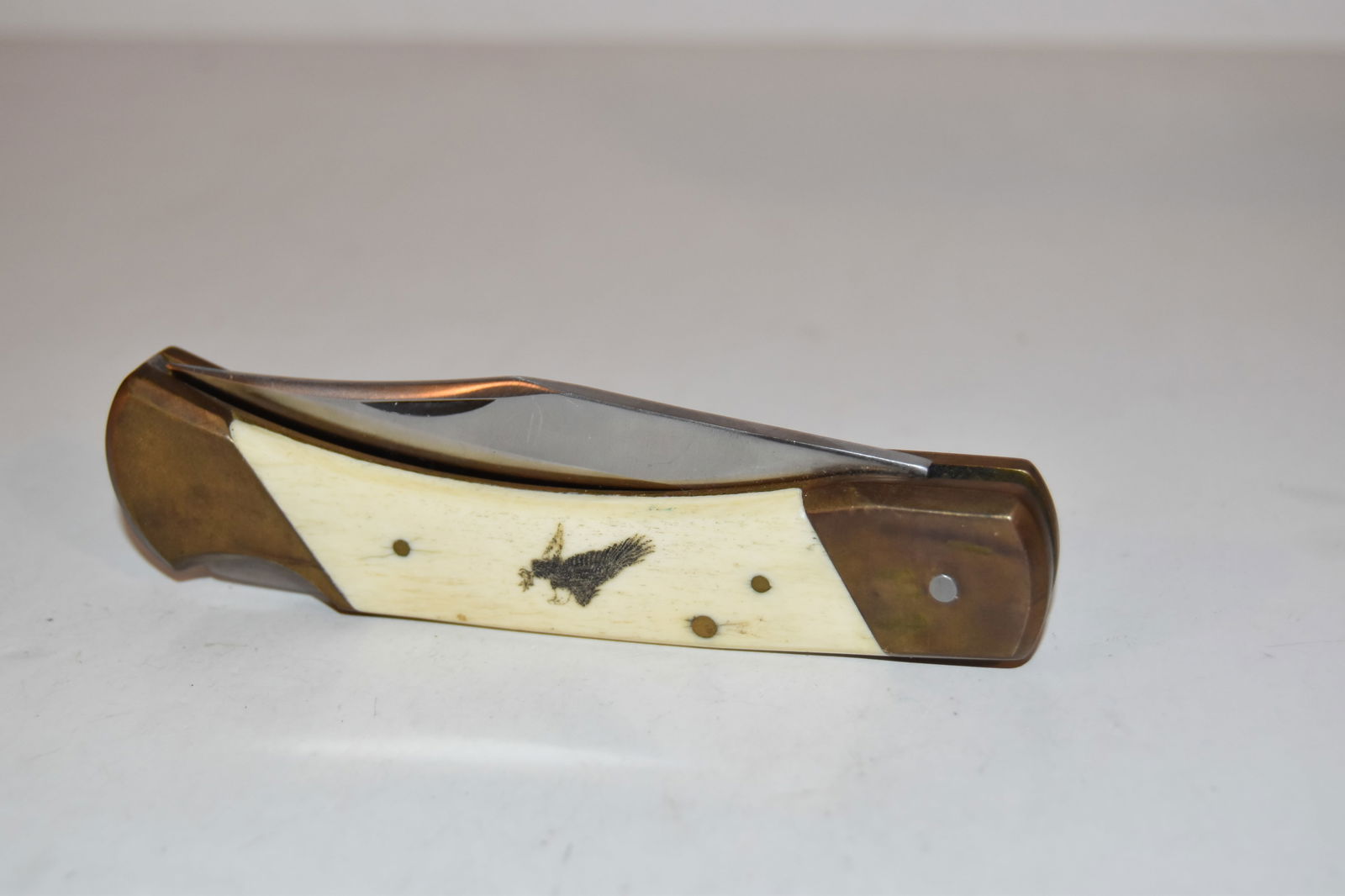 Vintage white Bear Hunter Knife Single Blade. 5" Closed. 3-3/4"" Blade, LB-5 (1 of 5)