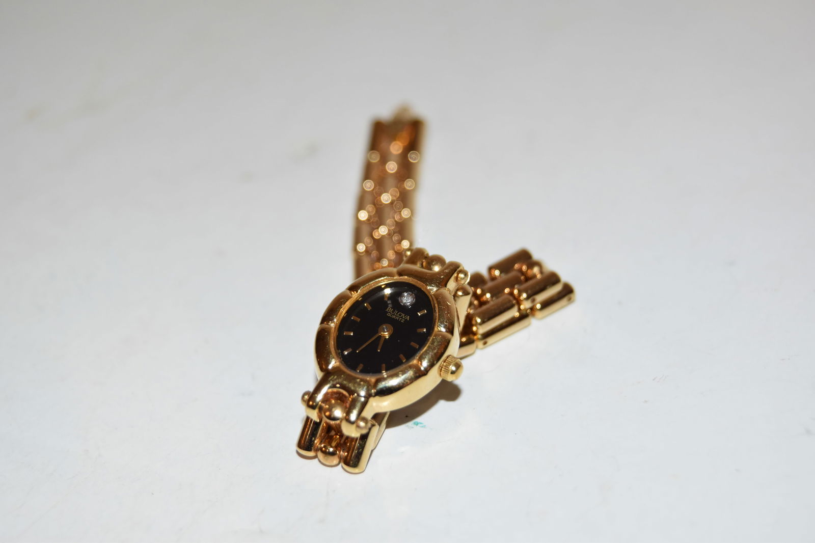 Vintage Bulova Gold Tone Quartz Ladies Watch Working needs battery (1 of 4)