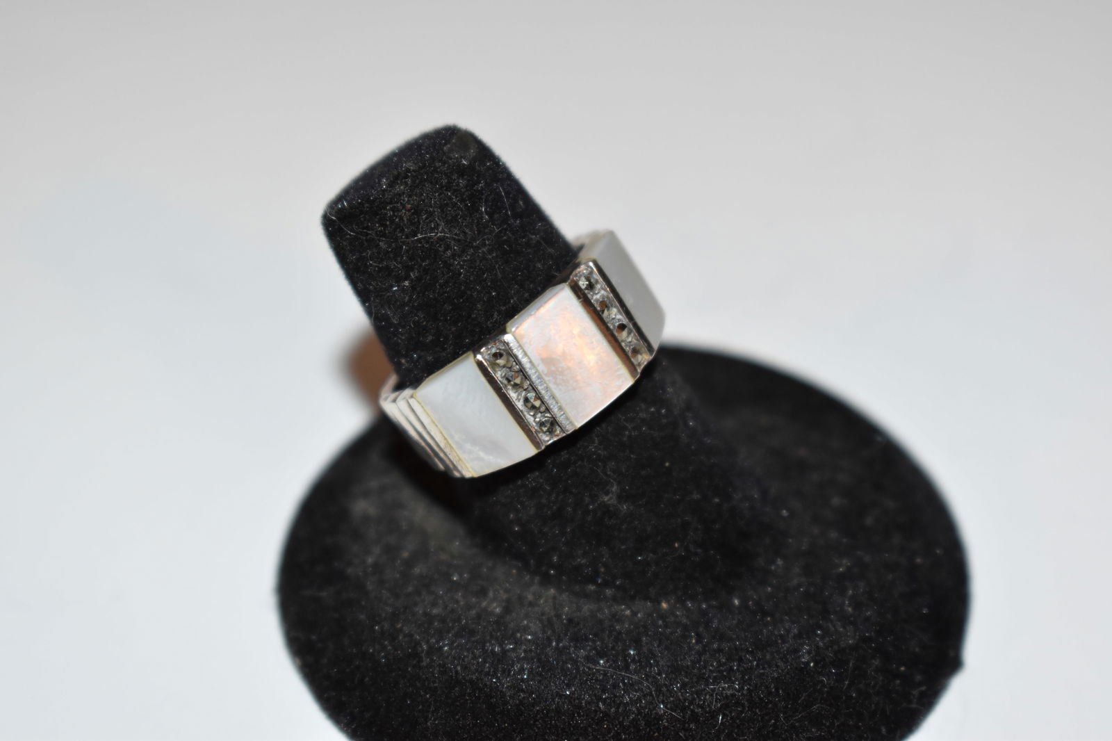 Vintage Sterling Silver mother of pearl marcasite Ring Sz 6 (1 of 4)