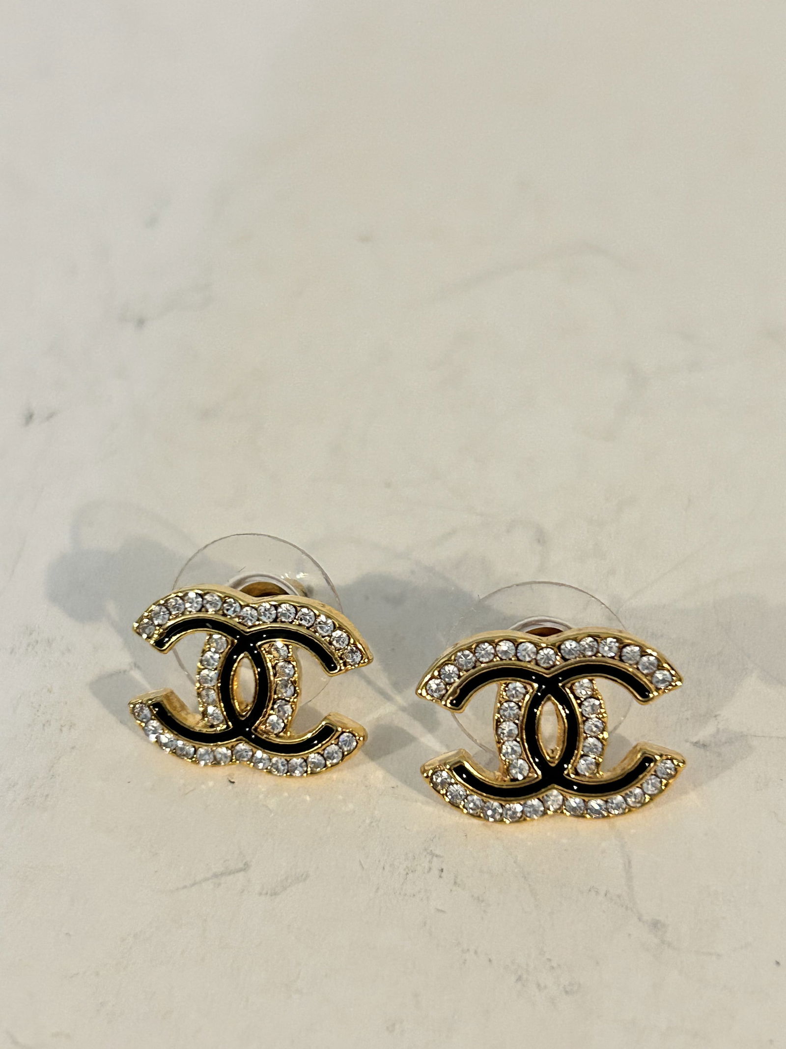 CHANEL Authentic Crystal Classic CC Logo Earrings Gold Tone 22A Made in france (1 of 5)