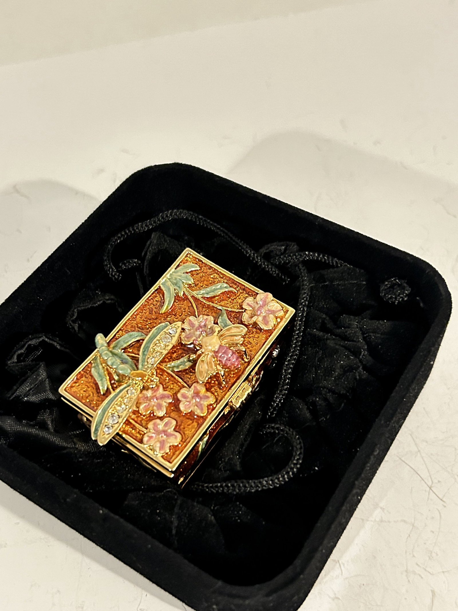 Vintage enamel floral flower pill trinkit box (1 of 8)