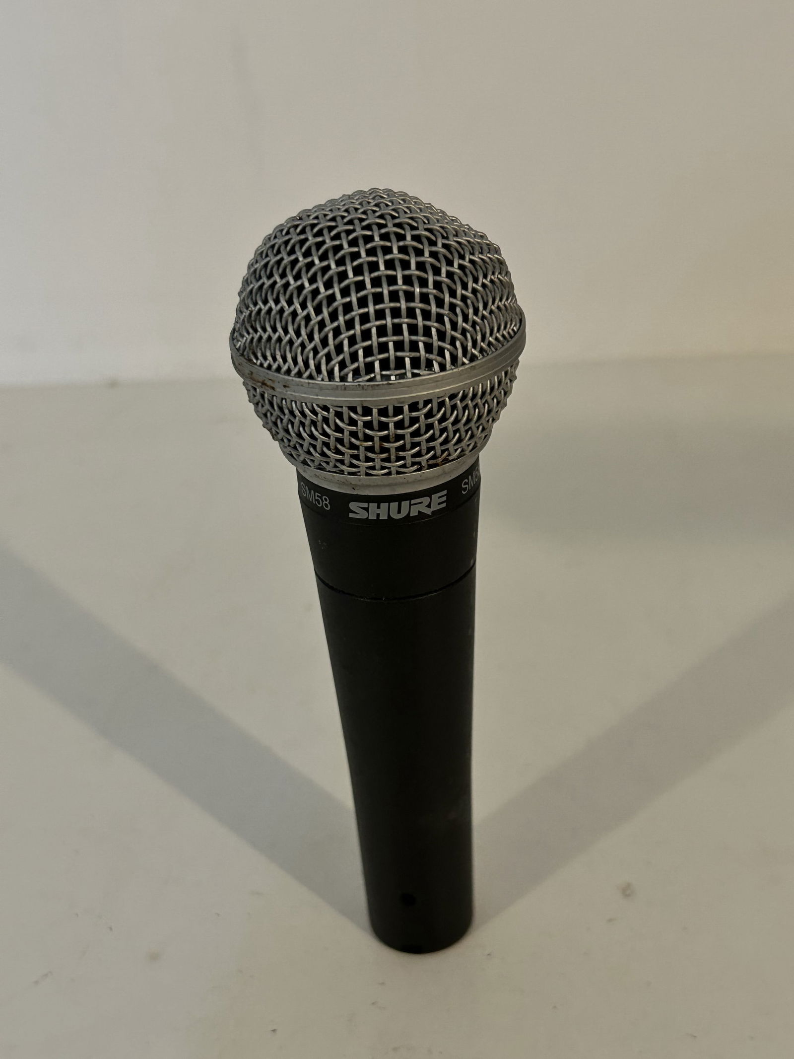 SHURE SM58 Microphone TESTED From 80s Vintage (1 of 4)