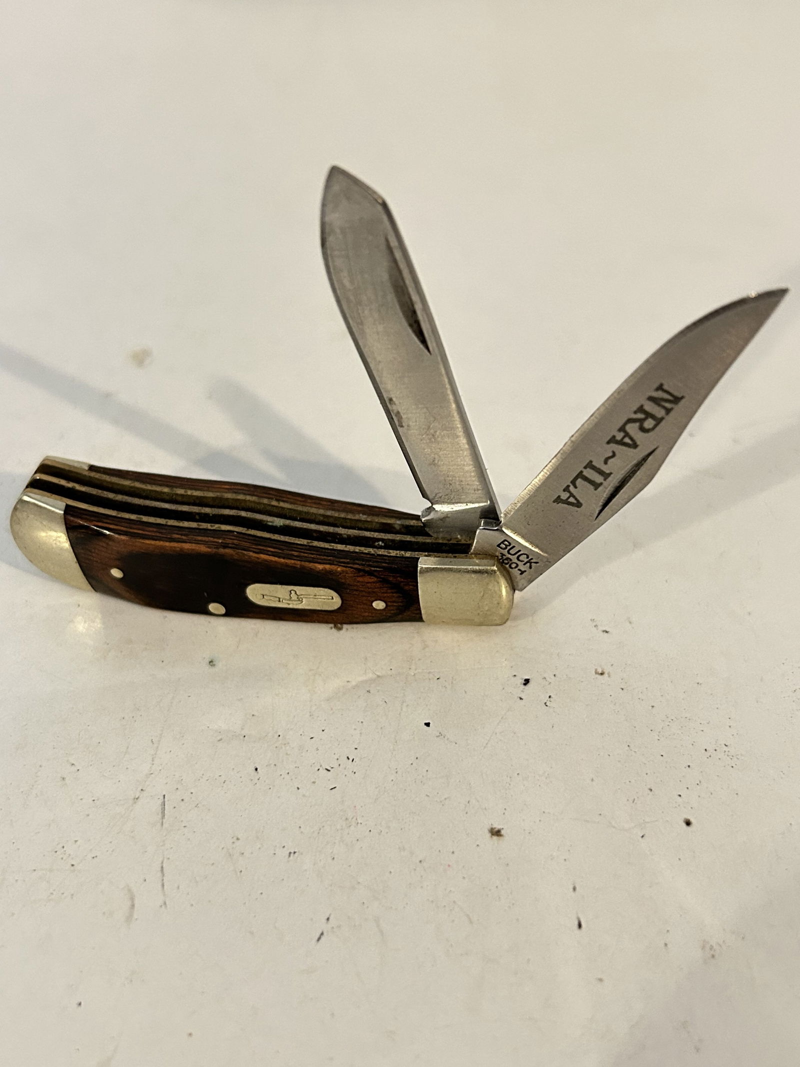 Vintage BUCK 2 Blade Folding Pocket Knife #380: Vintage BUCK 2 Blade Folding Pocket Knife #380 Please view all photos as they are part of the description and condition of this Item, Feel free to contact me with questions or picture requests! Used I