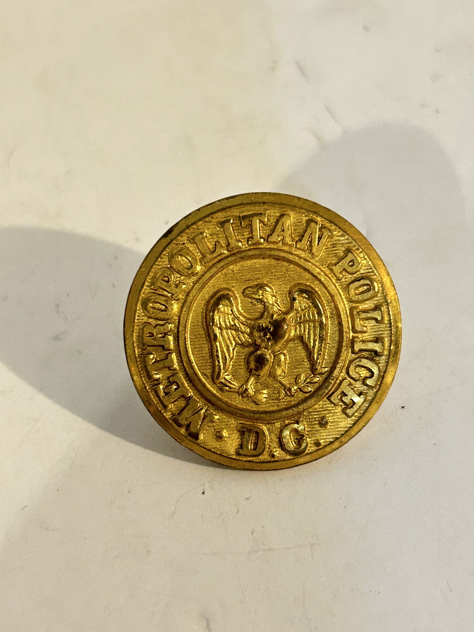 vintage metropolitan police button (1 of 4)