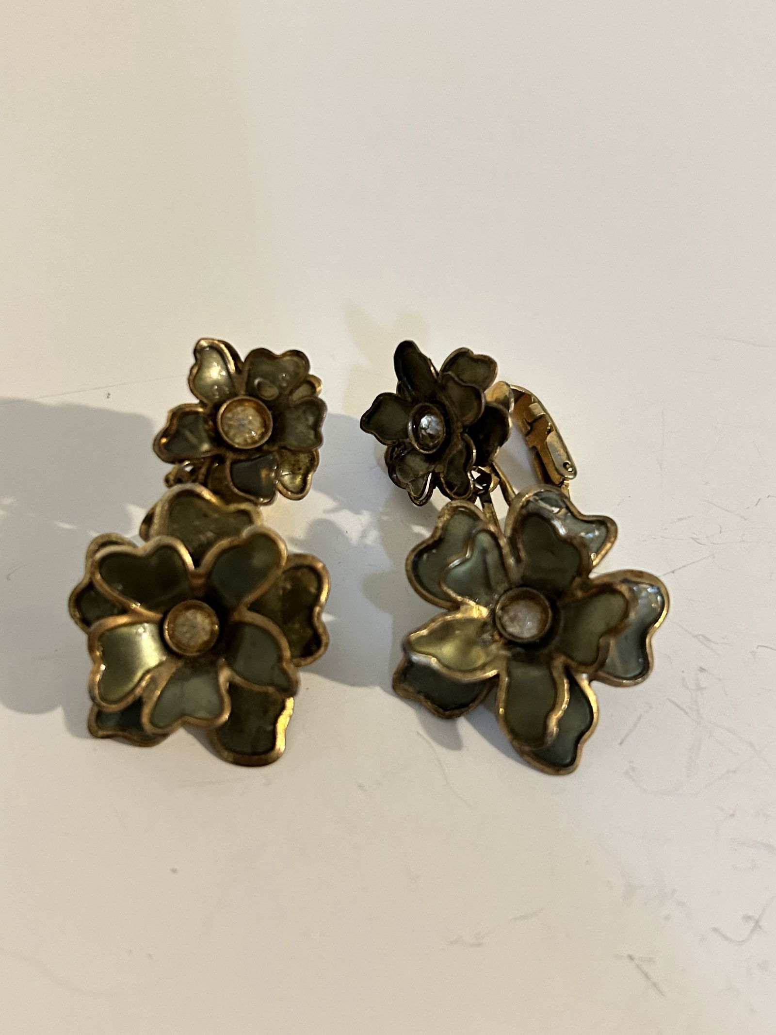 Vintage Coro Earrings: Vintage Coro Earrings Please view all photos as they are part of the description and condition of this Item, Feel free to contact me with questions or picture requests! Used Item AS IS