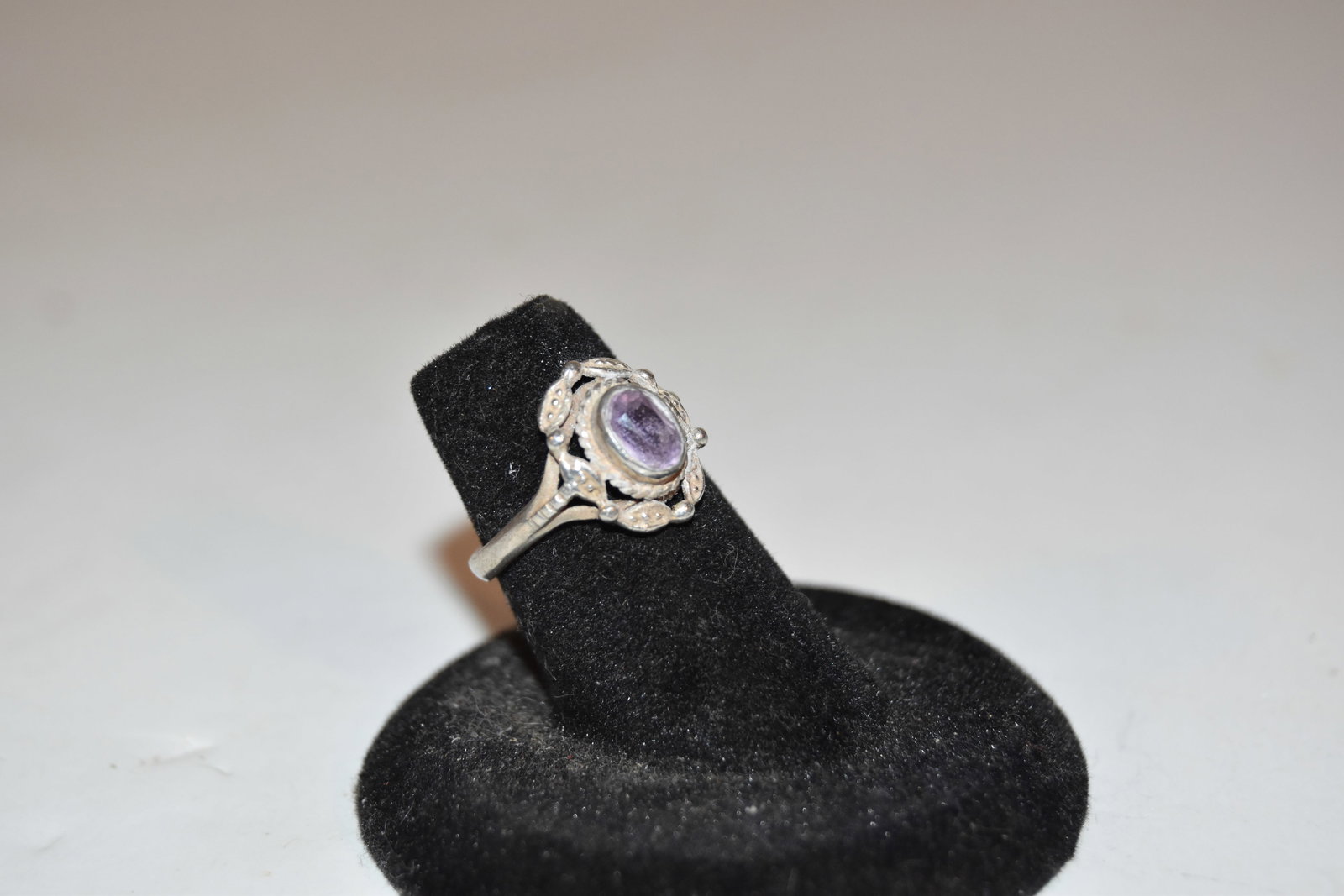 Vintage Sterling Silver Amethyst Ring sz 5 (1 of 4)