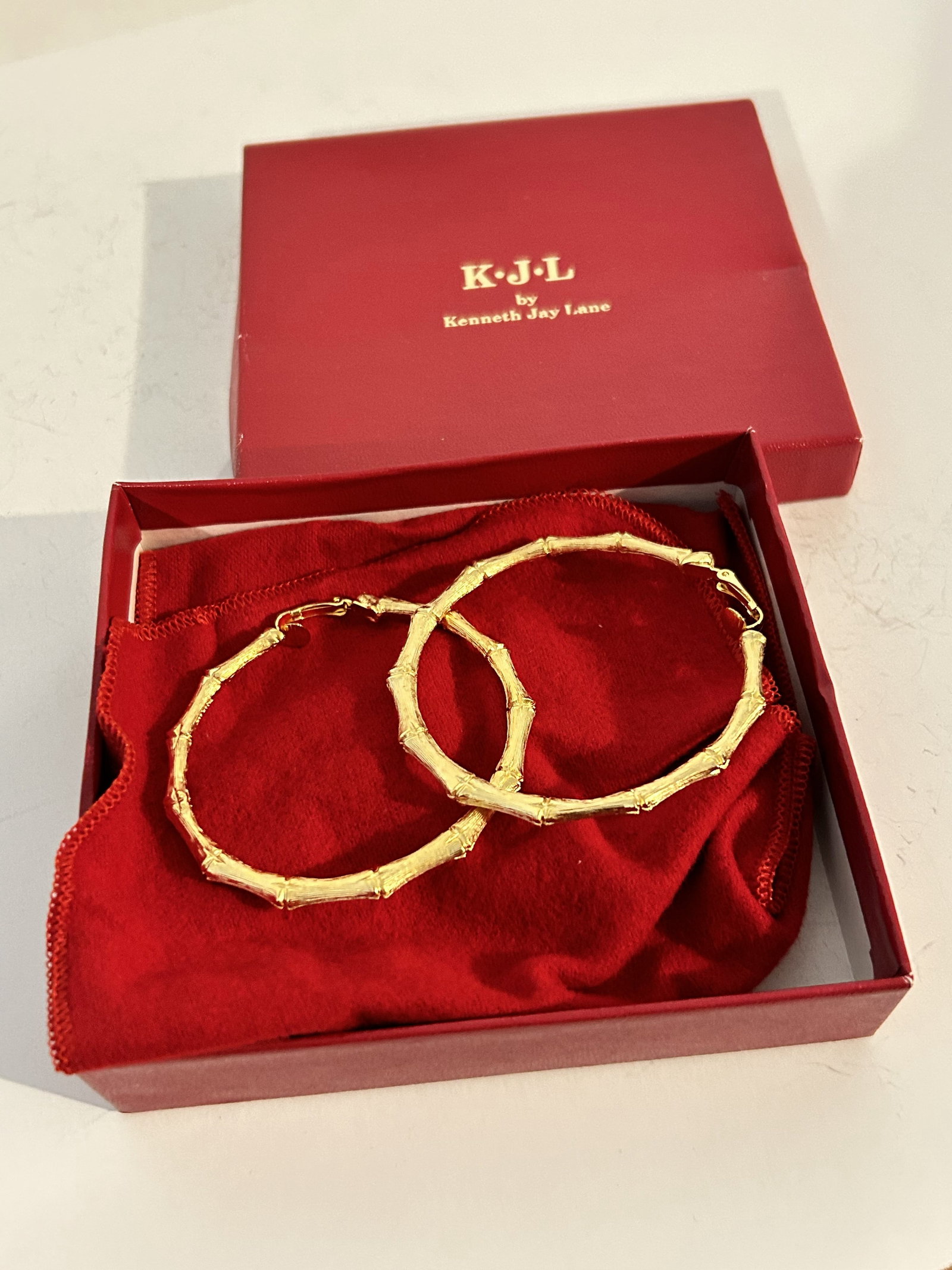 Kenneth Jay Lane KJL Large Gold Bamboo Hoop Earrings 2.5" New in box: Kenneth Jay Lane KJL Large Gold Bamboo Hoop Earrings 2.5" New in box Please view all photos as they are part of the description and condition of this Item, Feel free to contact me with questions or pi