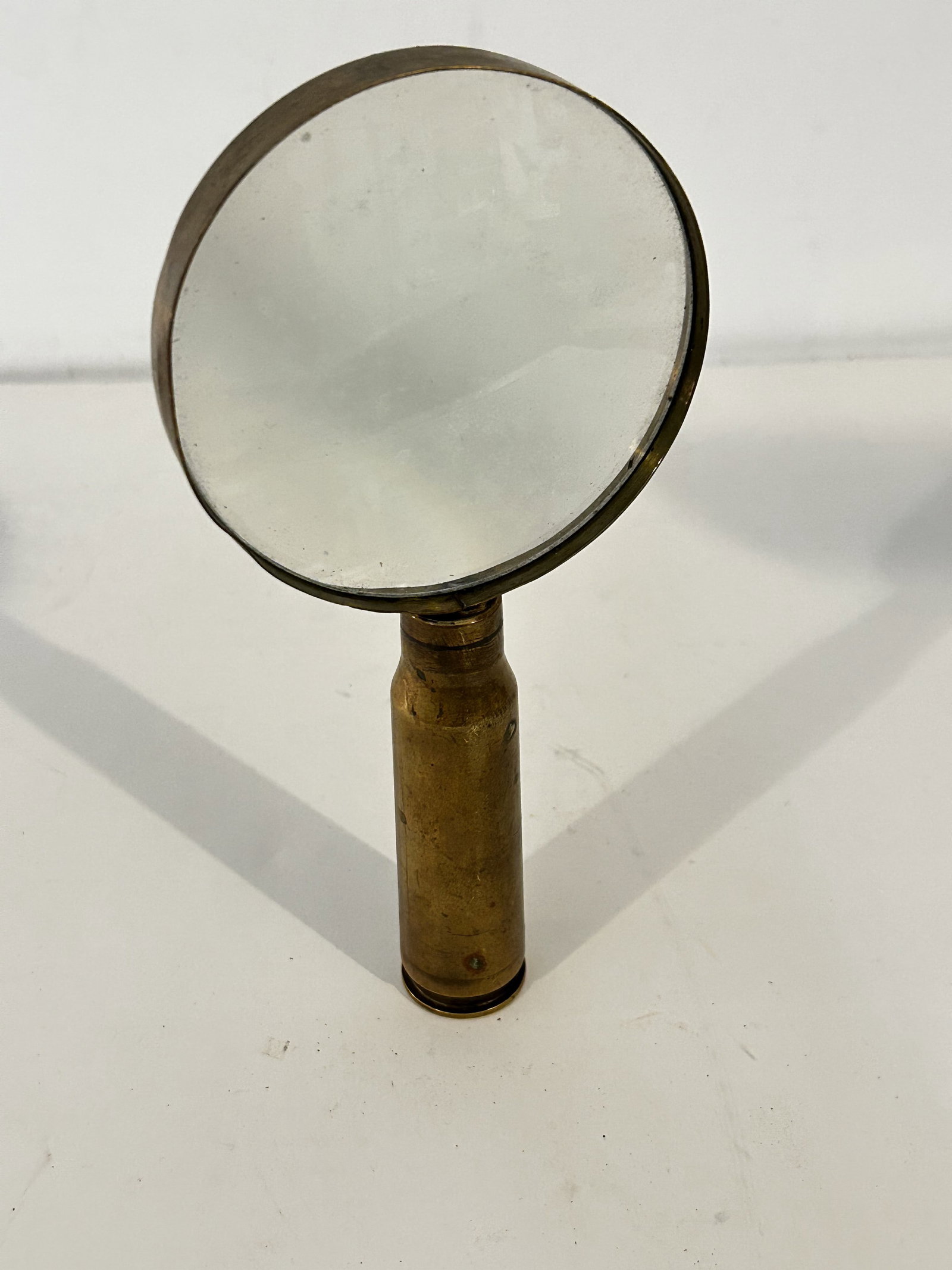 Vintage ww2 magnifying glass trench art: Vintage ww2 magnifying glass trench art Please view all photos as they are part of the description and condition of this Item, Feel free to contact me with questions or picture requests! Used Item AS 
