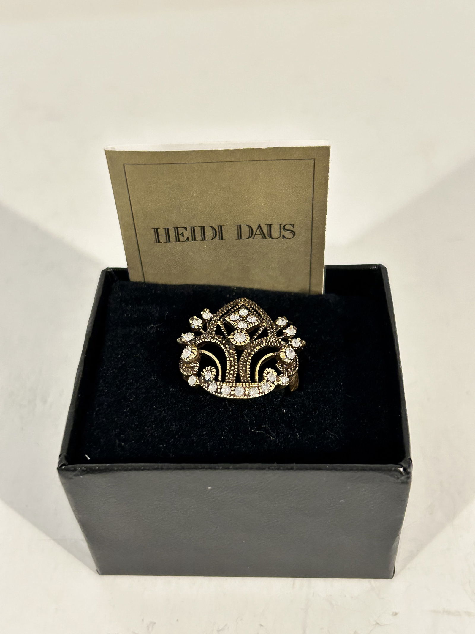Heidi Daus Statement crown Ring Size 8 (1 of 6)