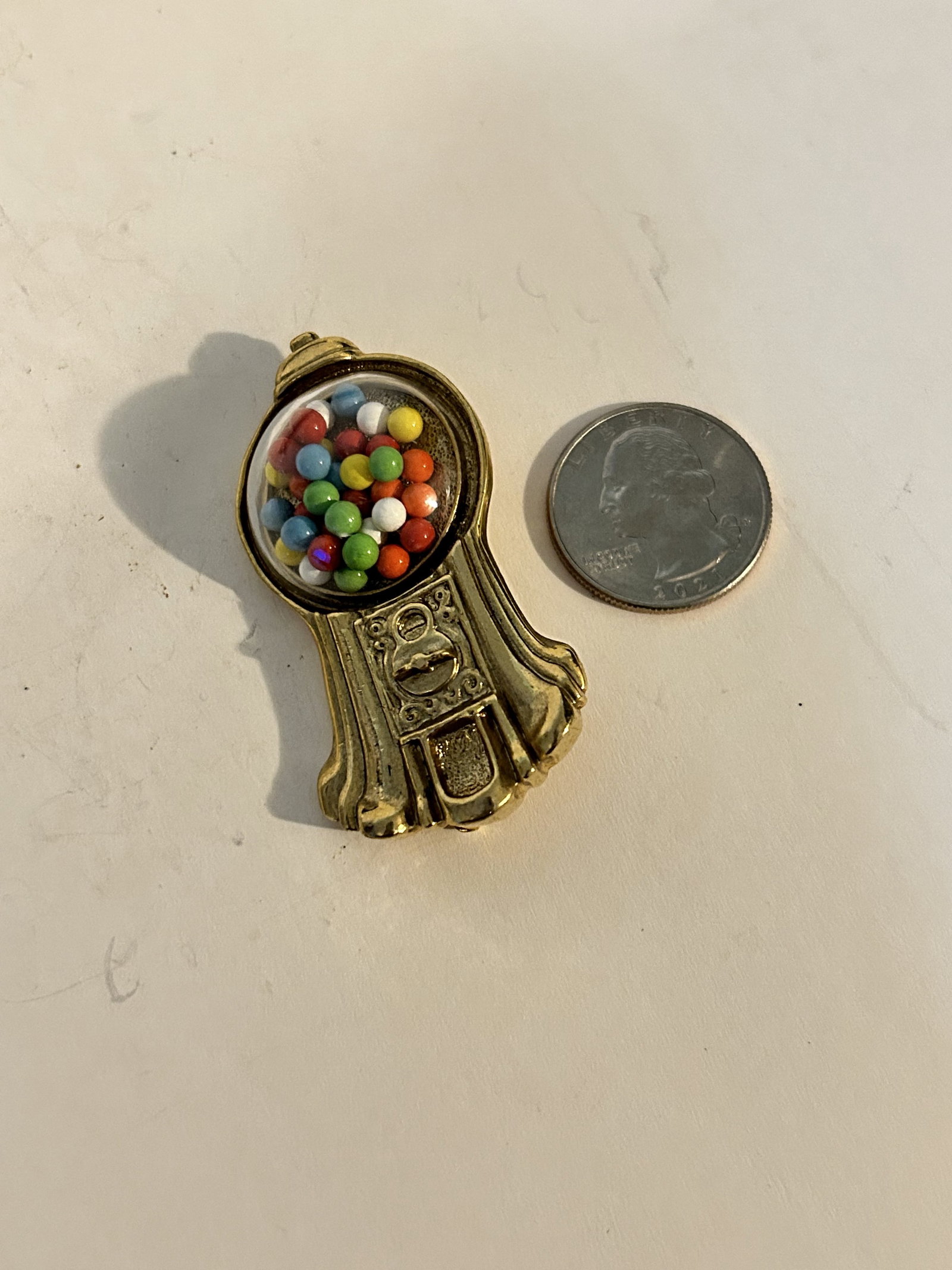 Vintage bubble gum mach Brooch: Vintage bubble gum mach Brooch Please view all photos as they are part of the description and condition of this Item, Feel free to contact me with questions or picture requests! Used Item AS IS