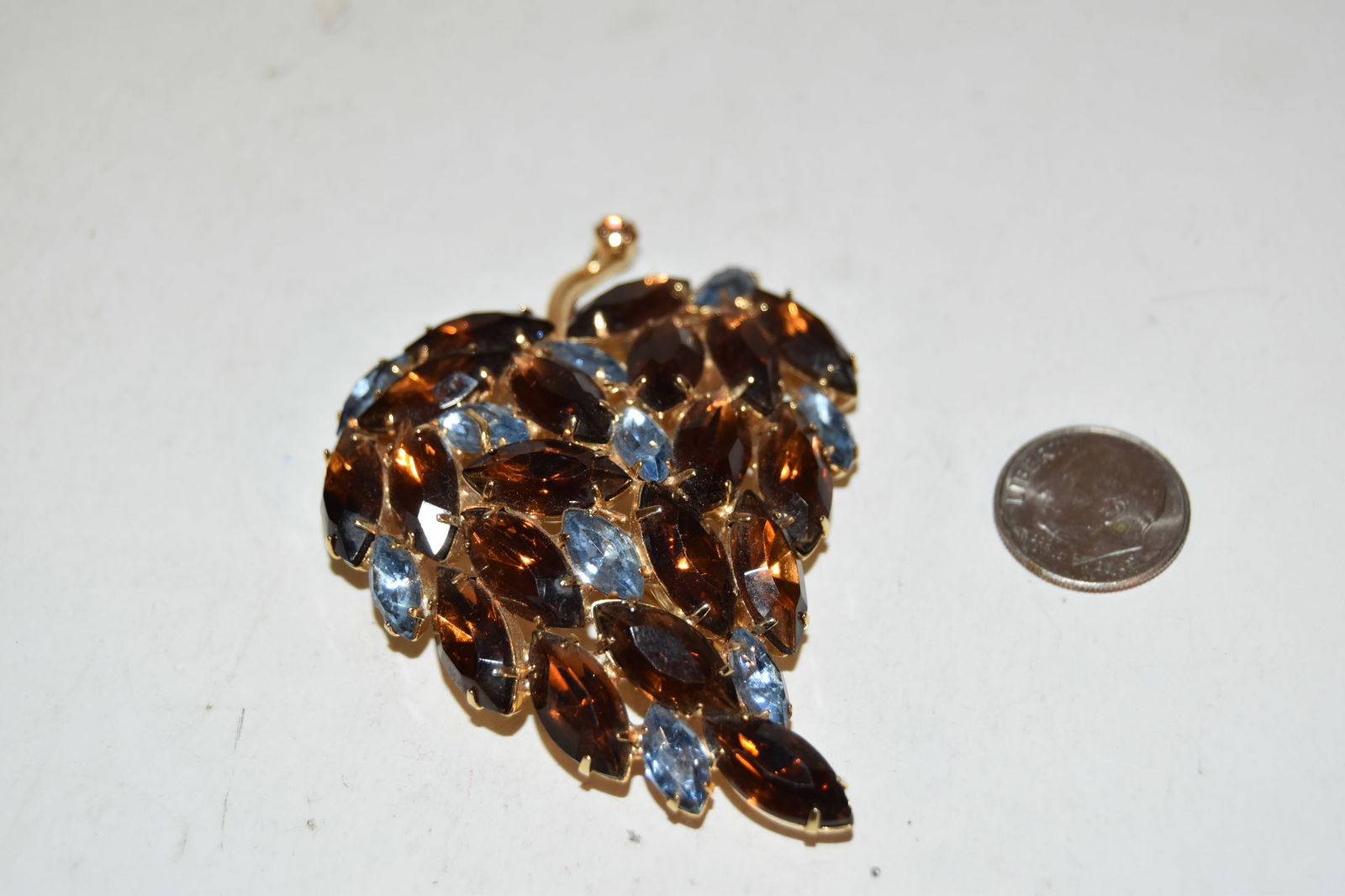 Vintage crystal leaf Brooch (1 of 4)