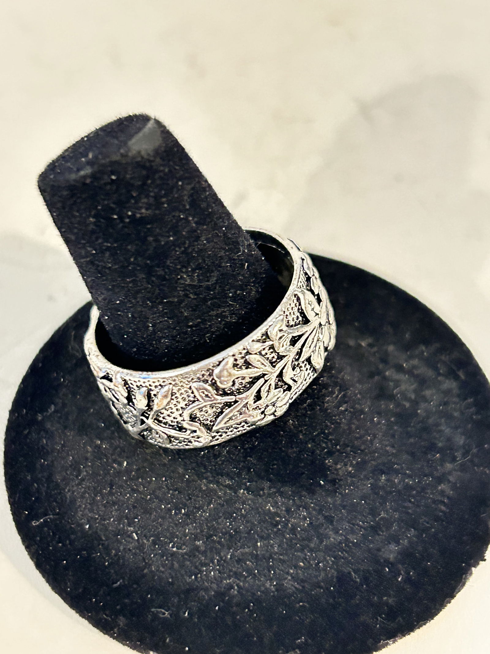 Vintage Sterling Silver wide floral Ring sz 10 (1 of 5)