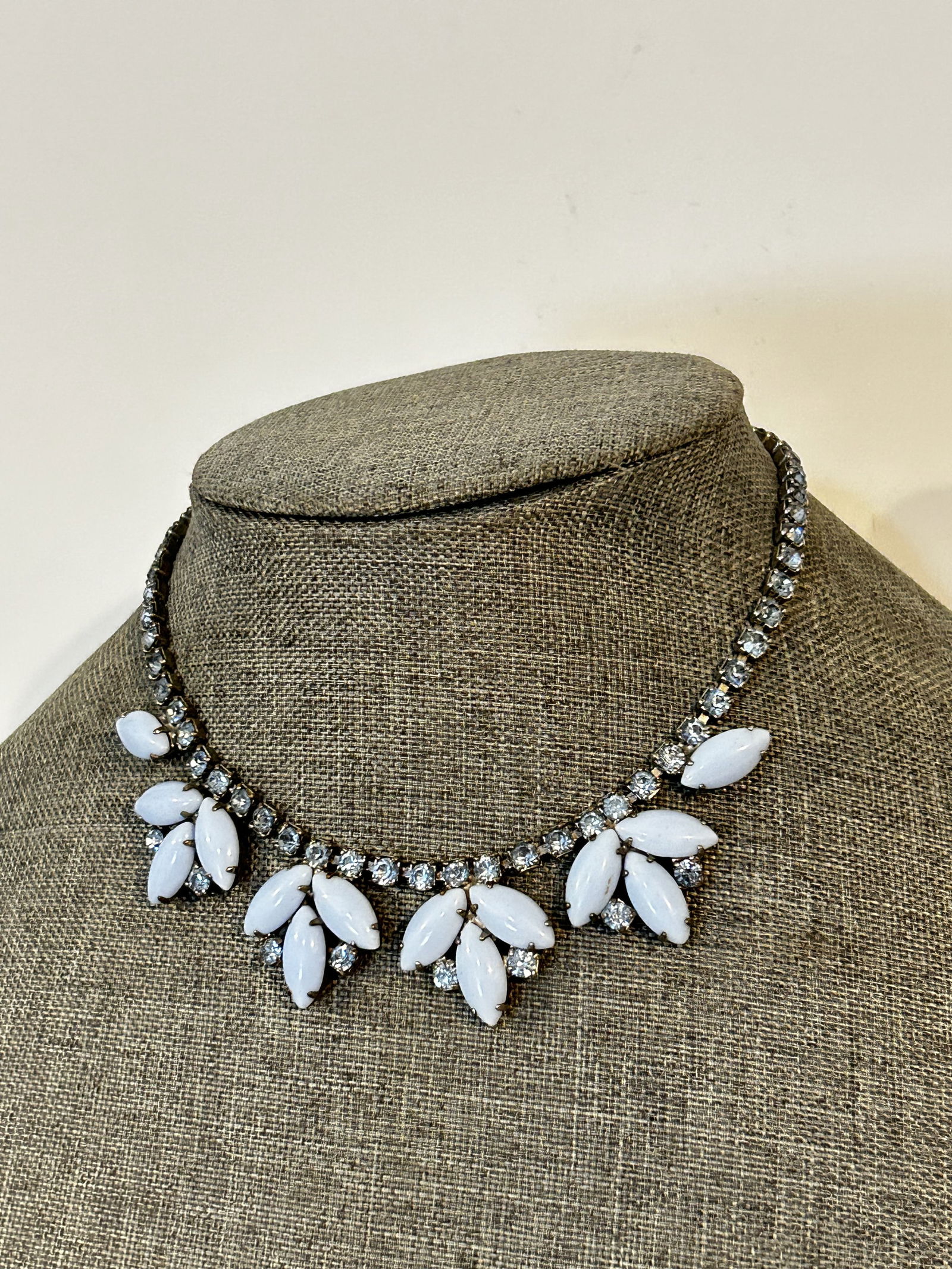 Vintage blue elegant rhinestone Necklace 14" (1 of 4)