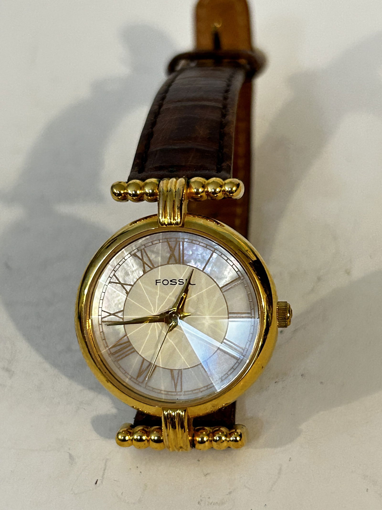 Vintage Fossil Watch Face Crystal Prism Gold Tone working: Vintage Fossil Watch Face Crystal Prism Gold Tone working Please view all photos as they are part of the description and condition of this Item, Feel free to contact me with questions or picture reque