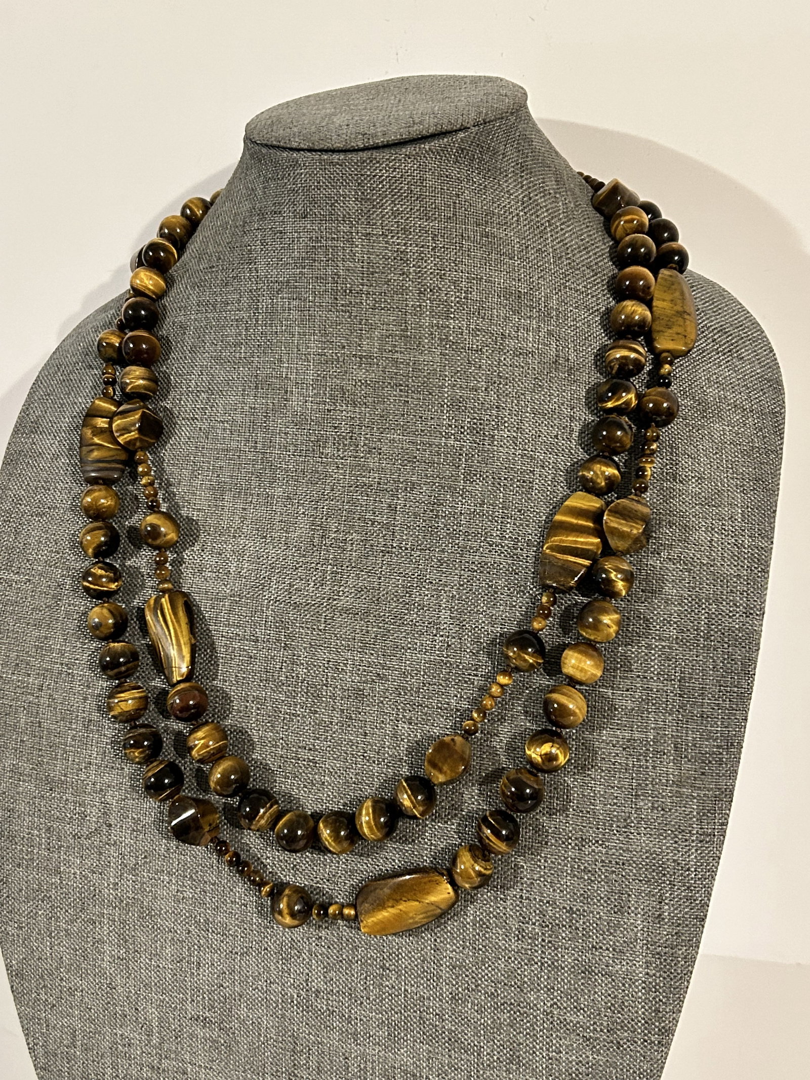 Beautiful CGI Genuine Natural Tigers eye beaded Necklace 52": Beautiful CGI Genuine Natural Tigers eye beaded Necklace 52" Please view all photos as they are part of the description and condition of this Item, Feel free to contact me with questions or picture re