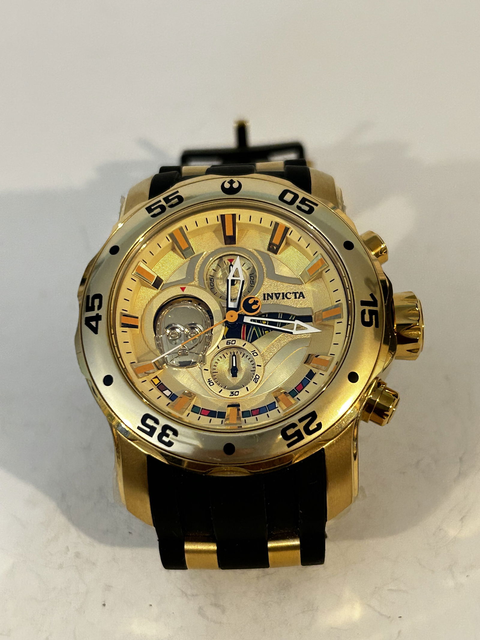 Vintage Invicta Mens 52mm Star Wars C-3P0 Watch works great!!!: Vintage Invicta Mens 52mm Star Wars C-3P0 Watch works great!!! Please view all photos as they are part of the description and condition of this Item, Feel free to contact me with questions or picture
