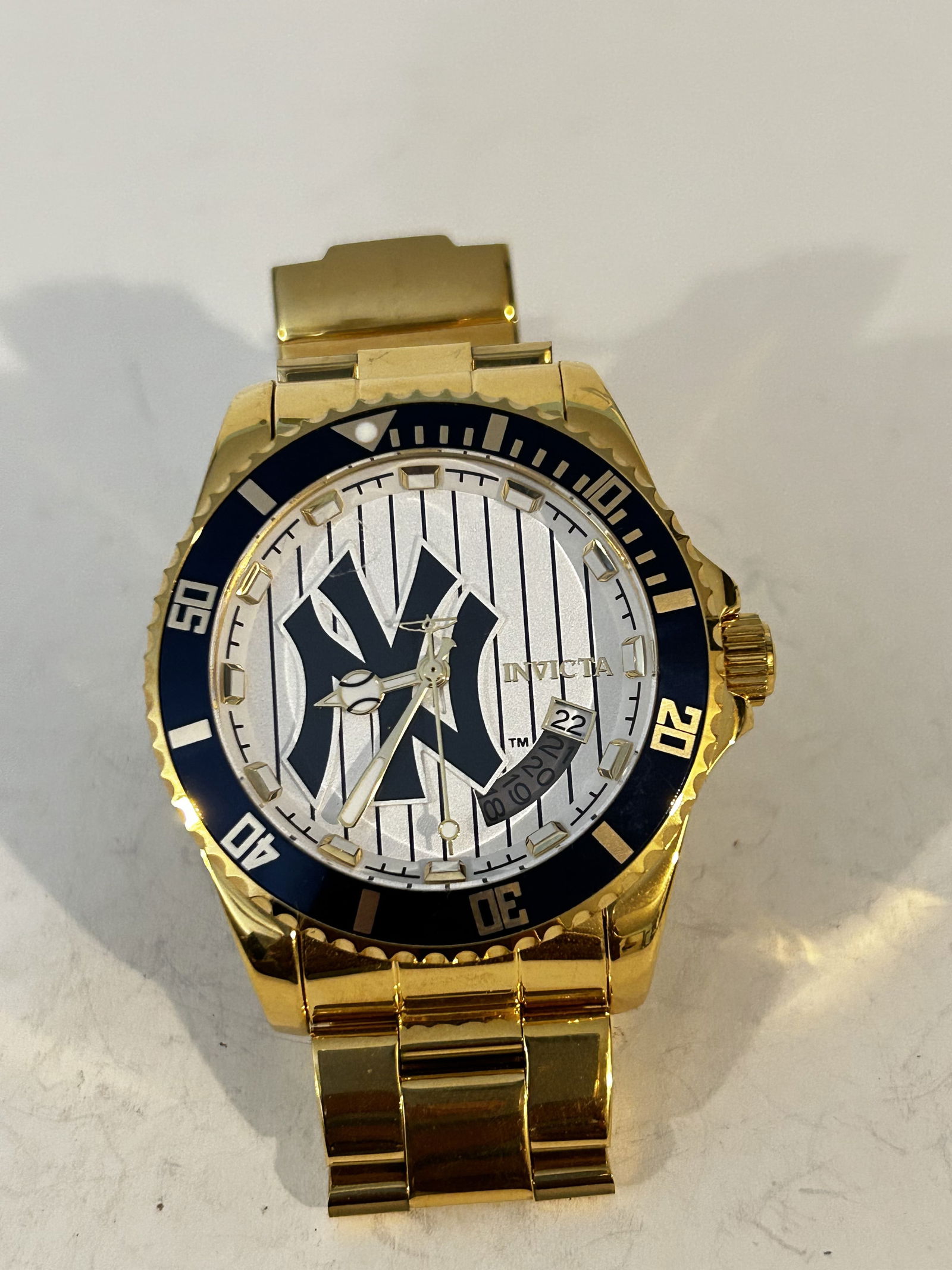 Vintage Invicta MLB New York Yankees Men's Watch works great!!!: Vintage Invicta MLB New York Yankees Men's Watch works great!!! Please view all photos as they are part of the description and condition of this Item, Feel free to contact me with questions or picture