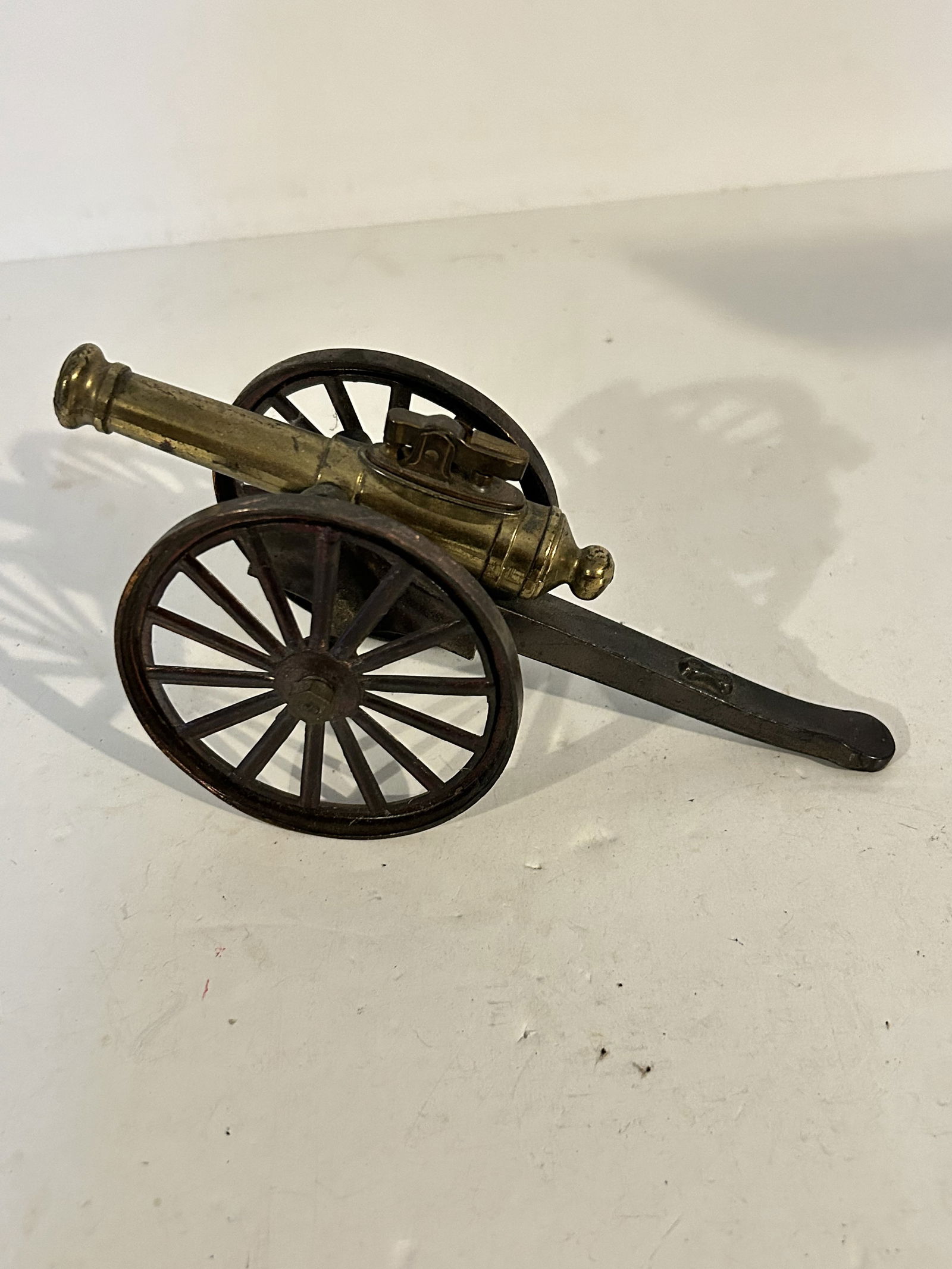 Vintage Art Deco Table Lighter Cannon Design (1 of 5)