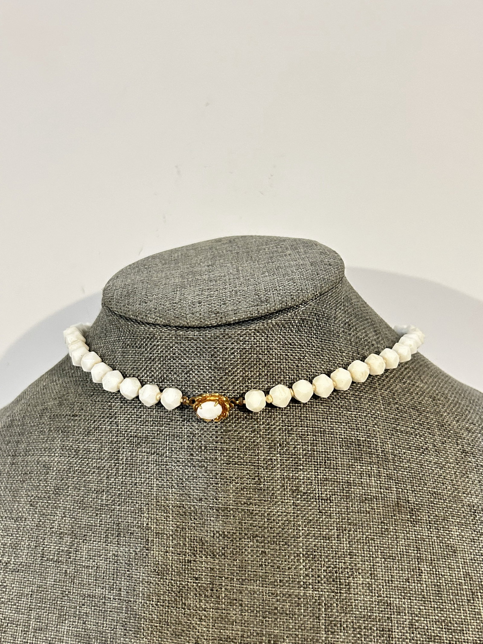 Vintage Old Beaded milk crystal choker Necklace 14": Vintage Old Beaded milk crystal choker Necklace 14" Please view all photos as they are part of the description and condition of this Item, Feel free to contact me with questions or picture requests! U