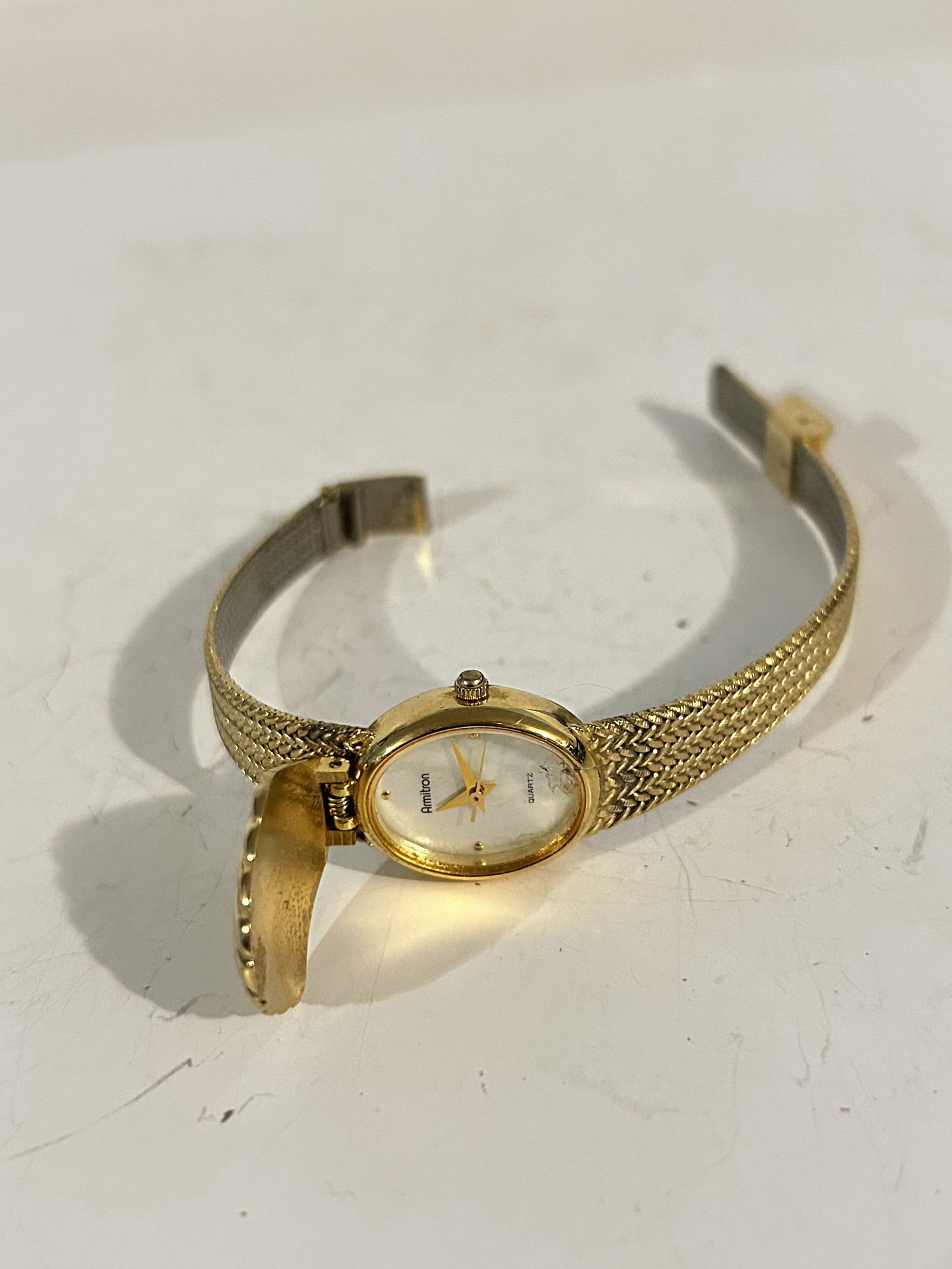 armitron womens clam shell watch gold tone works greay!!!: armitron womens clam shell watch gold tone works greay!!! Please view all photos as they are part of the description and condition of this Item, Feel free to contact me with questions or picture reque